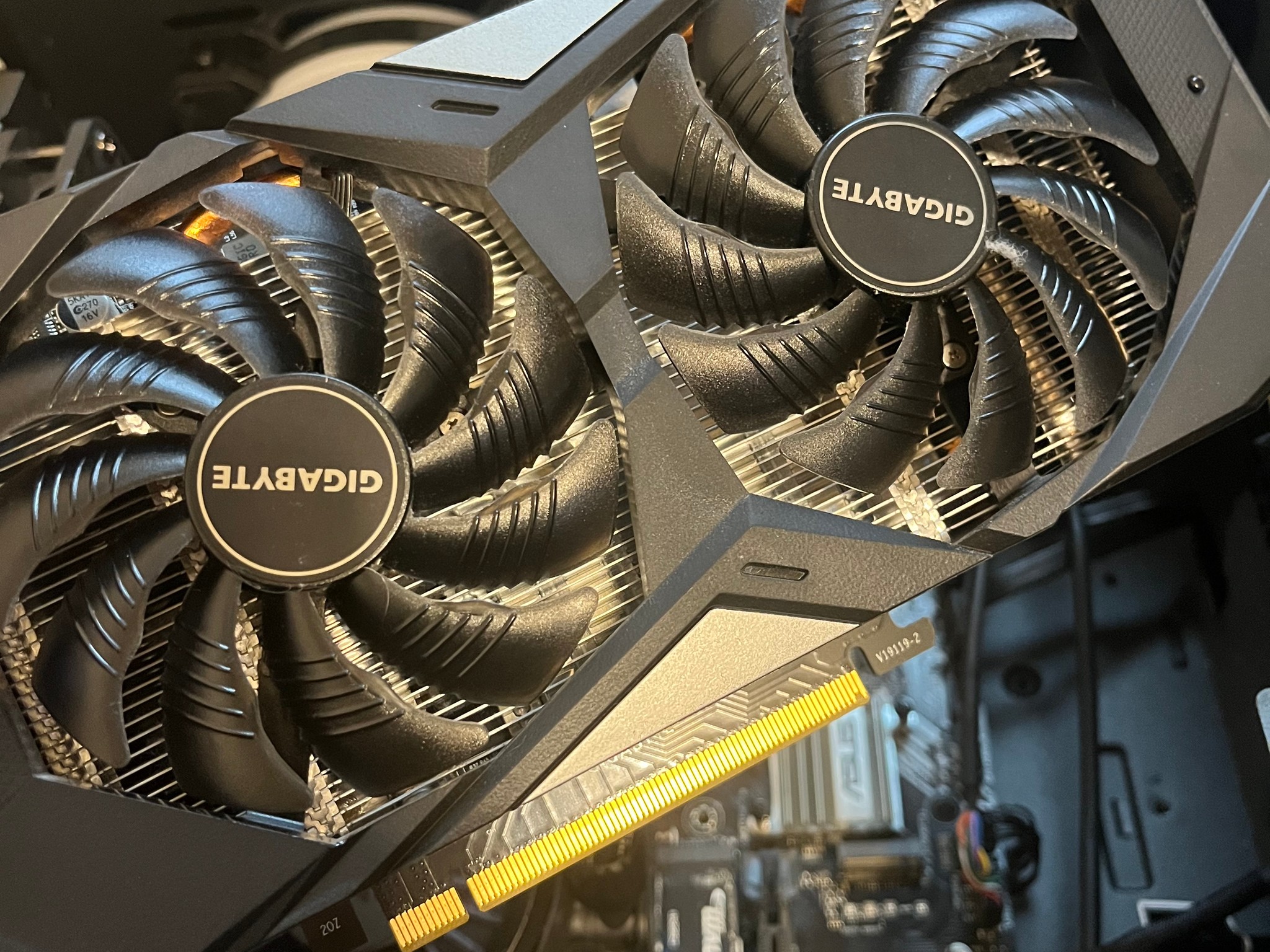 Ryzen 7 3700X | RTX 2060 OC | 32GB DDR4 3600 | 240mm AIO | Clean CyberPowerPC Build