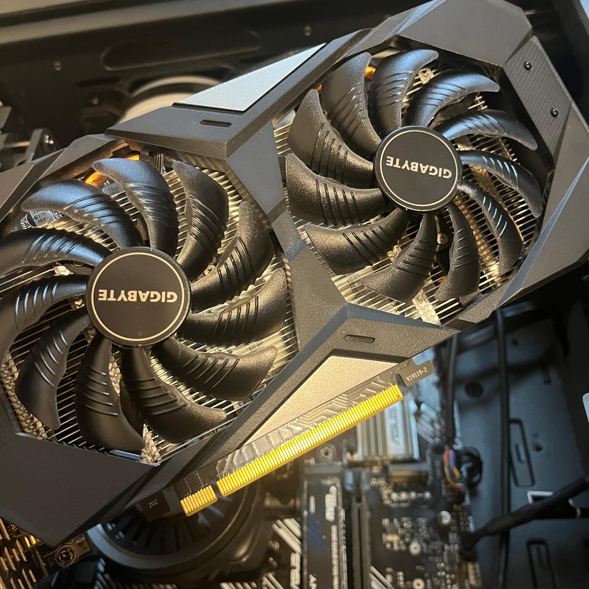 Ryzen 7 3700X | RTX 2060 OC | 32GB DDR4 3600 | 240mm AIO | Clean CyberPowerPC Build