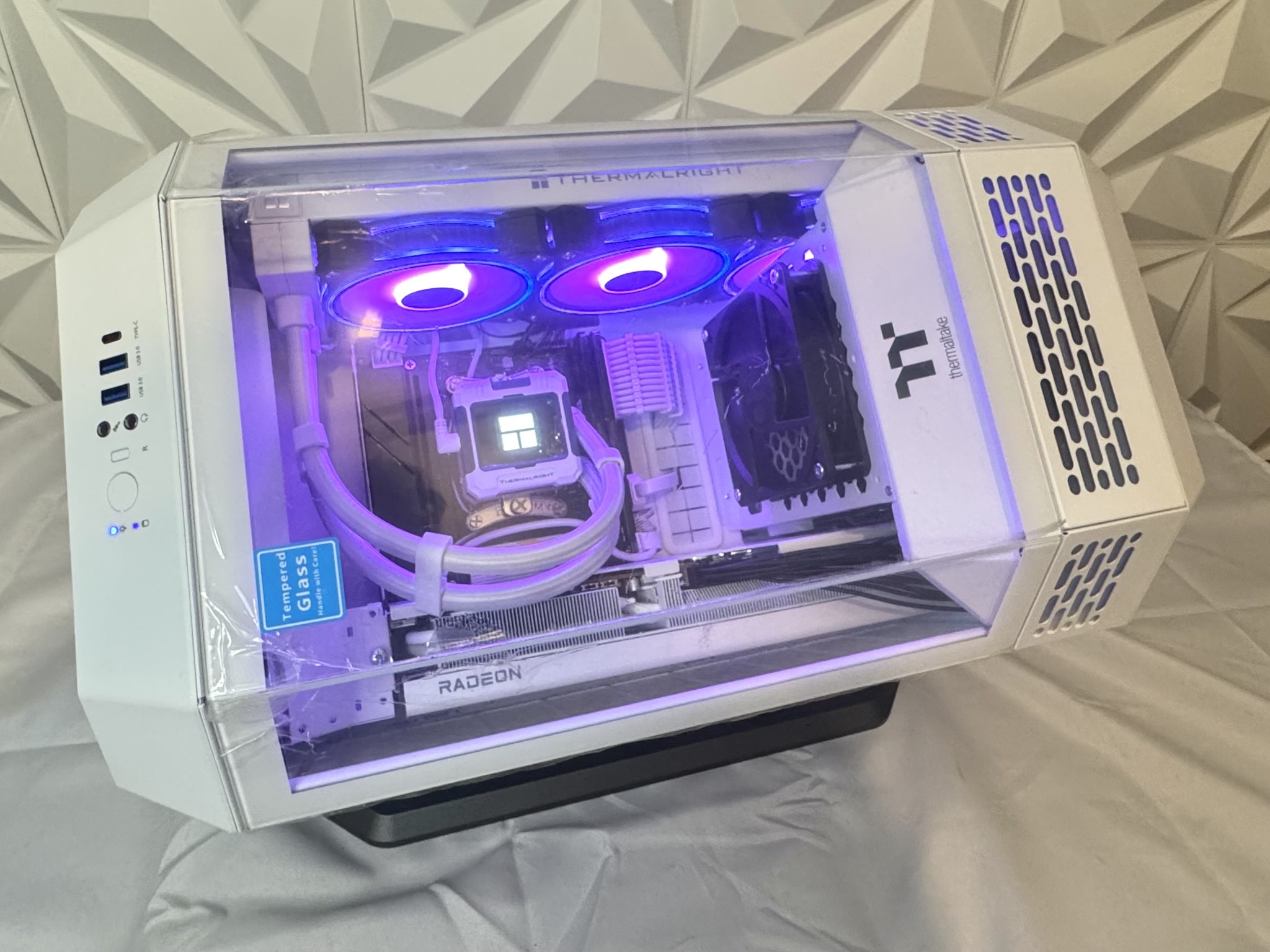 🚀🐰|High-end Gaming Pc| Ryzen 7 9700x, 9070xt, 64gb, 2tb, Wifi