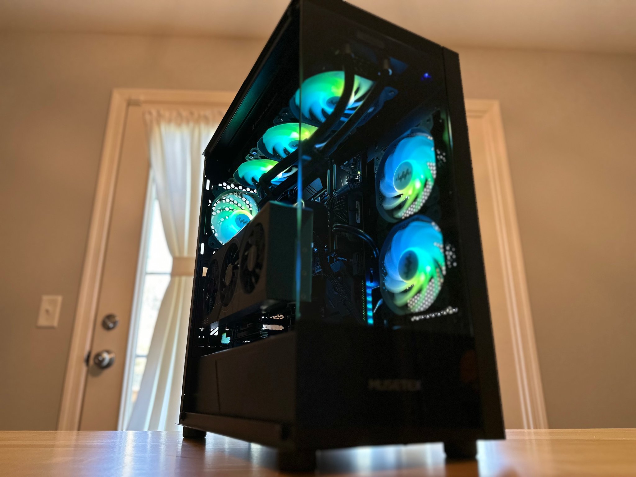 🫨🖤²|RTX 4070 ti, Ryzen 7 5800x, 32gb DDR4, 2tb SSD WiFi Equipped AIO Cooled Gaming PC!