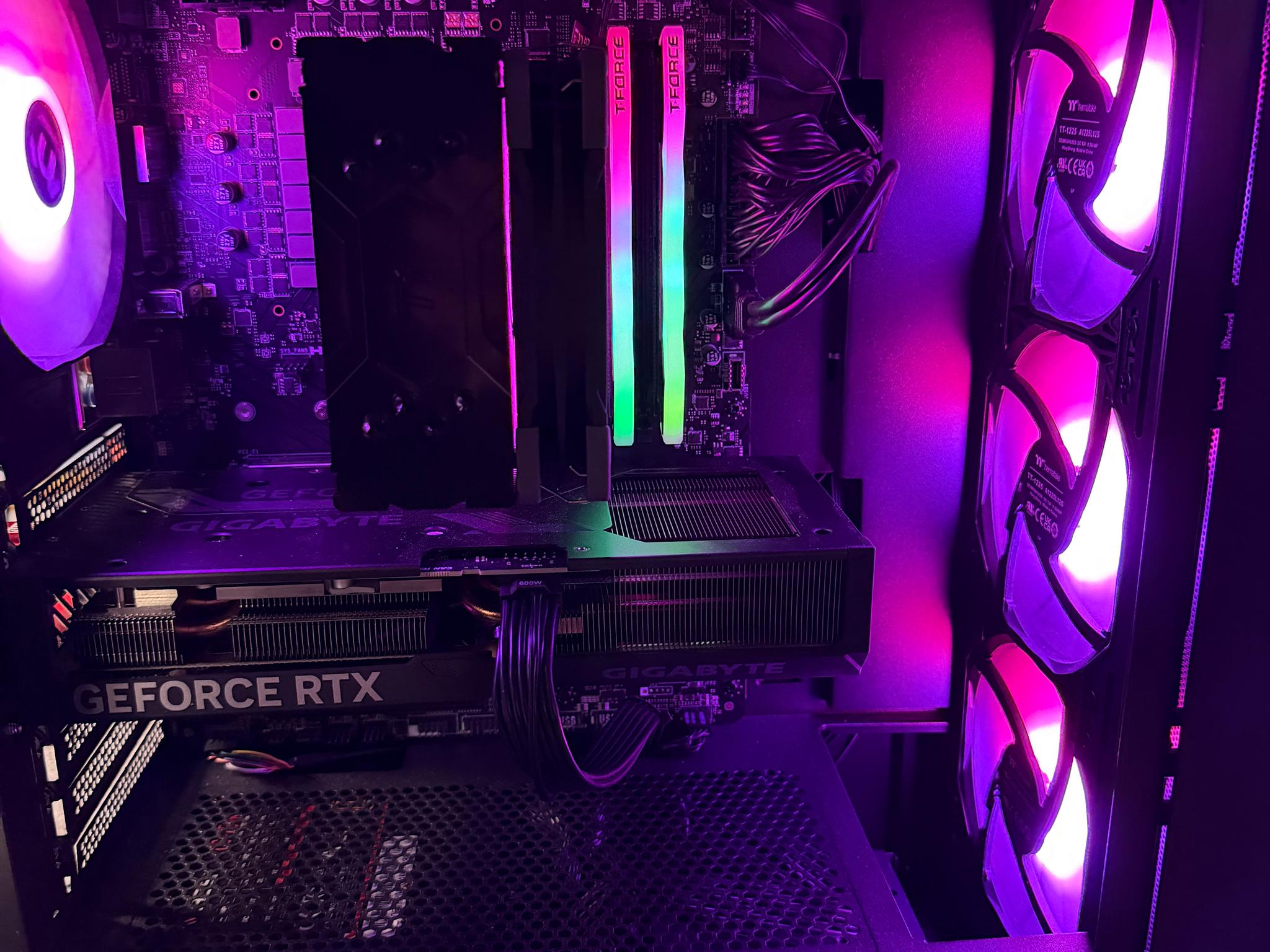 GeForce RTX 4070 Super Custom Gaming PC - Core i7-14700F, 32GB RAM