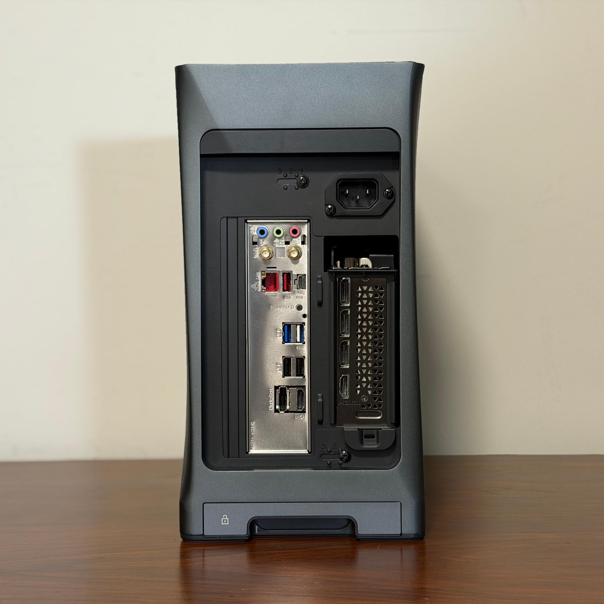 RTX 5070 | Ryzen 5 7600X | 16GB DDR5-6000 | A620I Mini-ITX | 1TB SSD | 700W SFF PSU