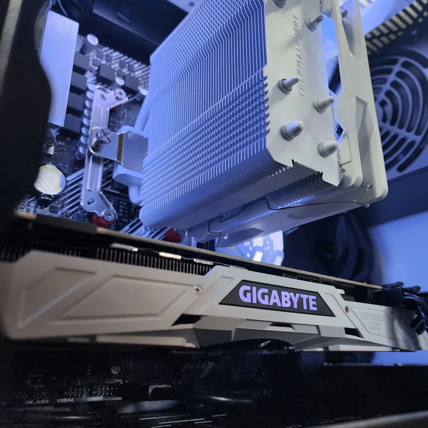 🤍🖤🤍 Gigabyte GeForce GTX 1080Ti 11GB // AMD Ryzen 7 2700X // Corsair Vengeance 16GB 2666MHz