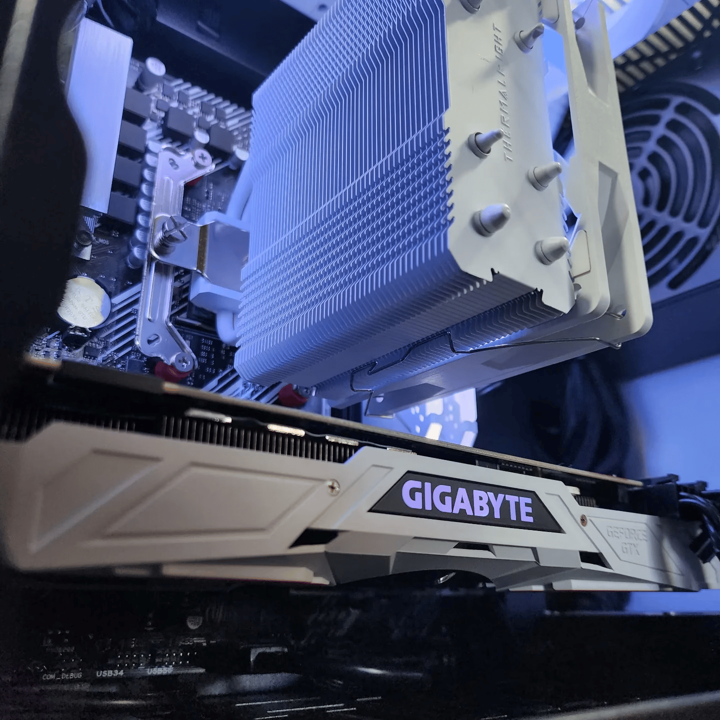 🤍🖤🤍 Gigabyte GeForce GTX 1080Ti 11GB // AMD Ryzen 7 2700X // Corsair Vengeance 16GB 2666MHz