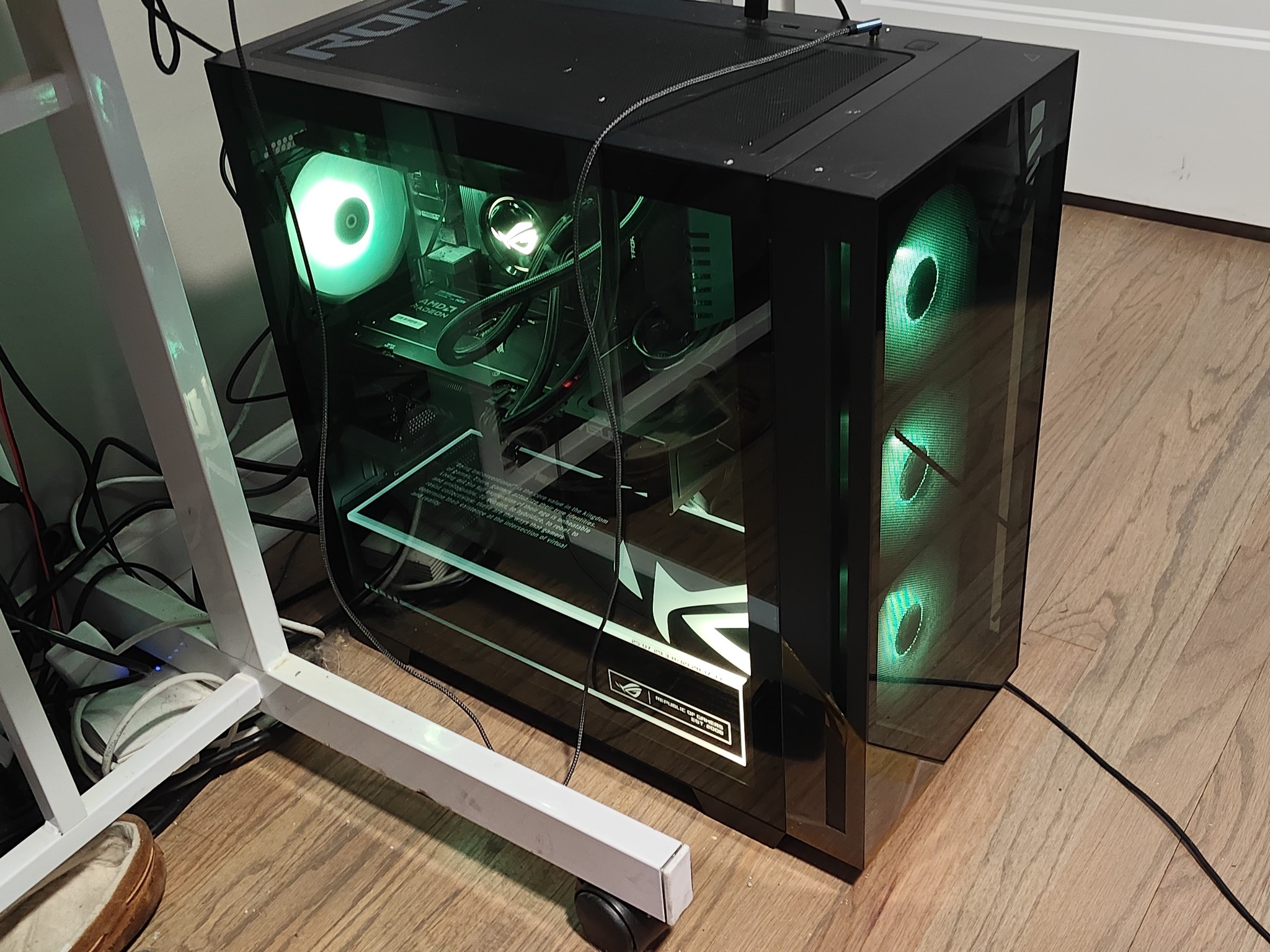 ASUS ROG GM700 58L Gaming Desktop - AMD Ryzen 9 9950X 3D - AMD Radeon 9070 XT - 32GB RAM - 2TB SSD