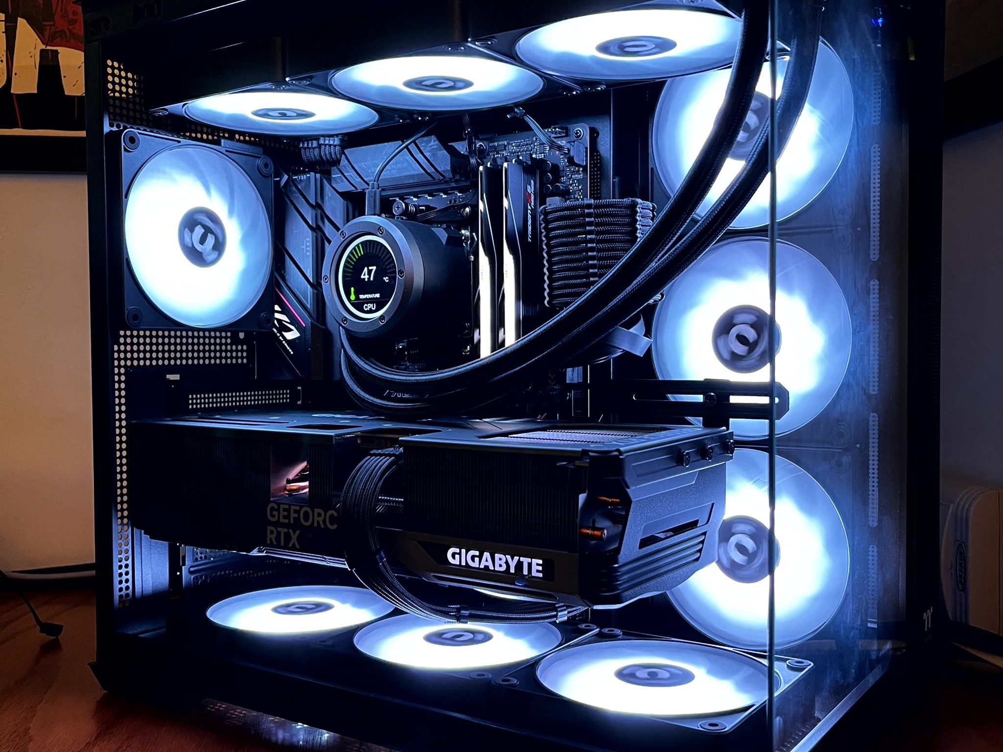 "THE CUBE" - RTX 4080 SUPER OC | Ryzen 7 7800X3D | 32GB CL 32 @6400 MT/s | 4TB | 1000W Platinum