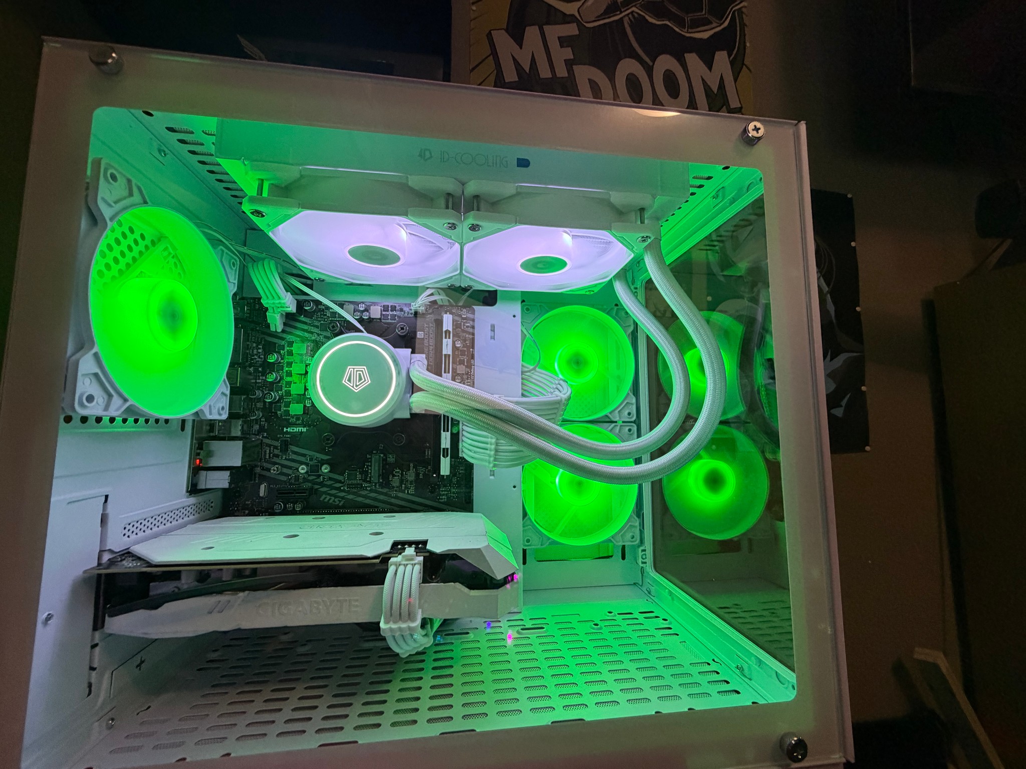 White gaming pc