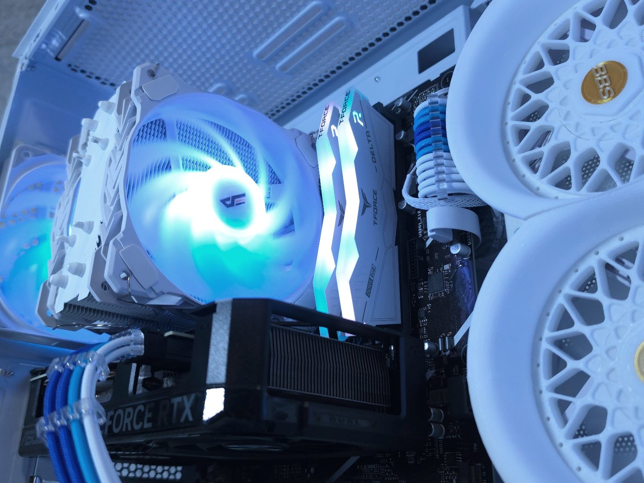 ASUS RTX 4070 💙 Core i7 14700F