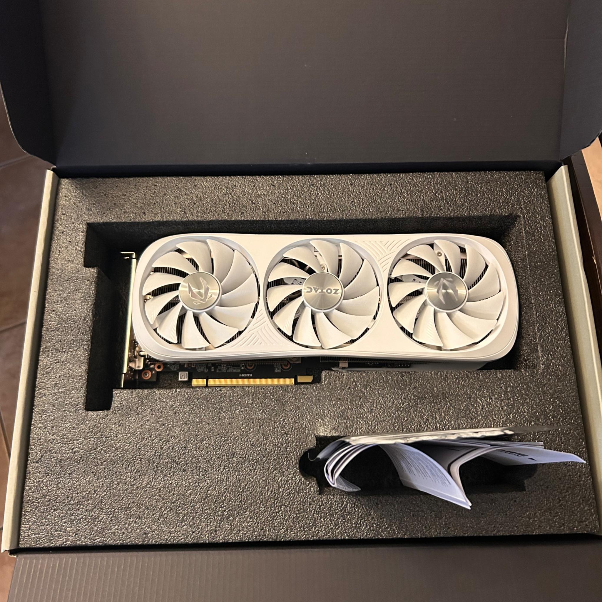 4070 Ti Super Zotac Trinity White, Lightly used