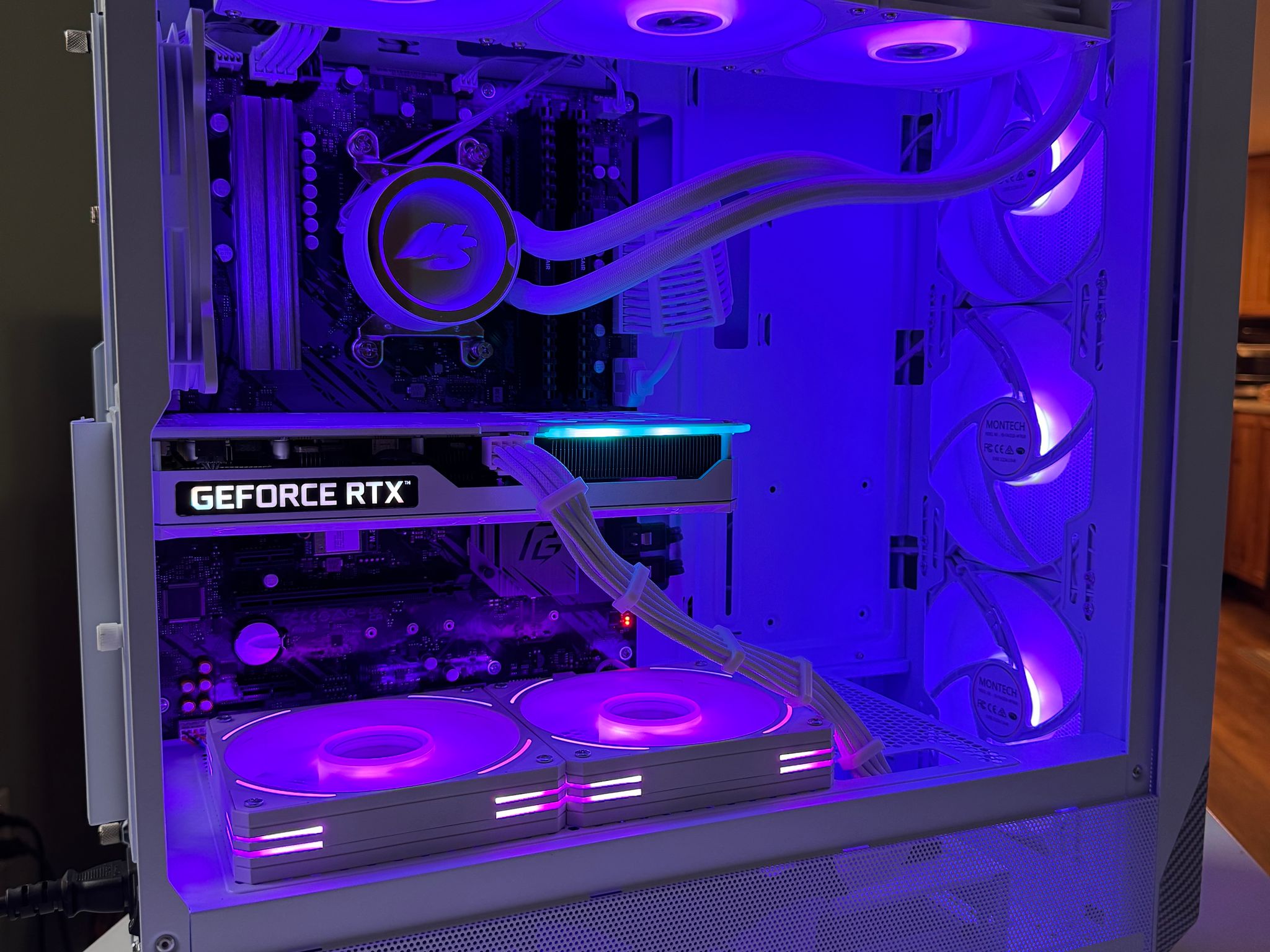 Frost Apex  | Custom Gaming PC | 3060 TI - R5 5500 - 16GB Ram - 1tb SSD