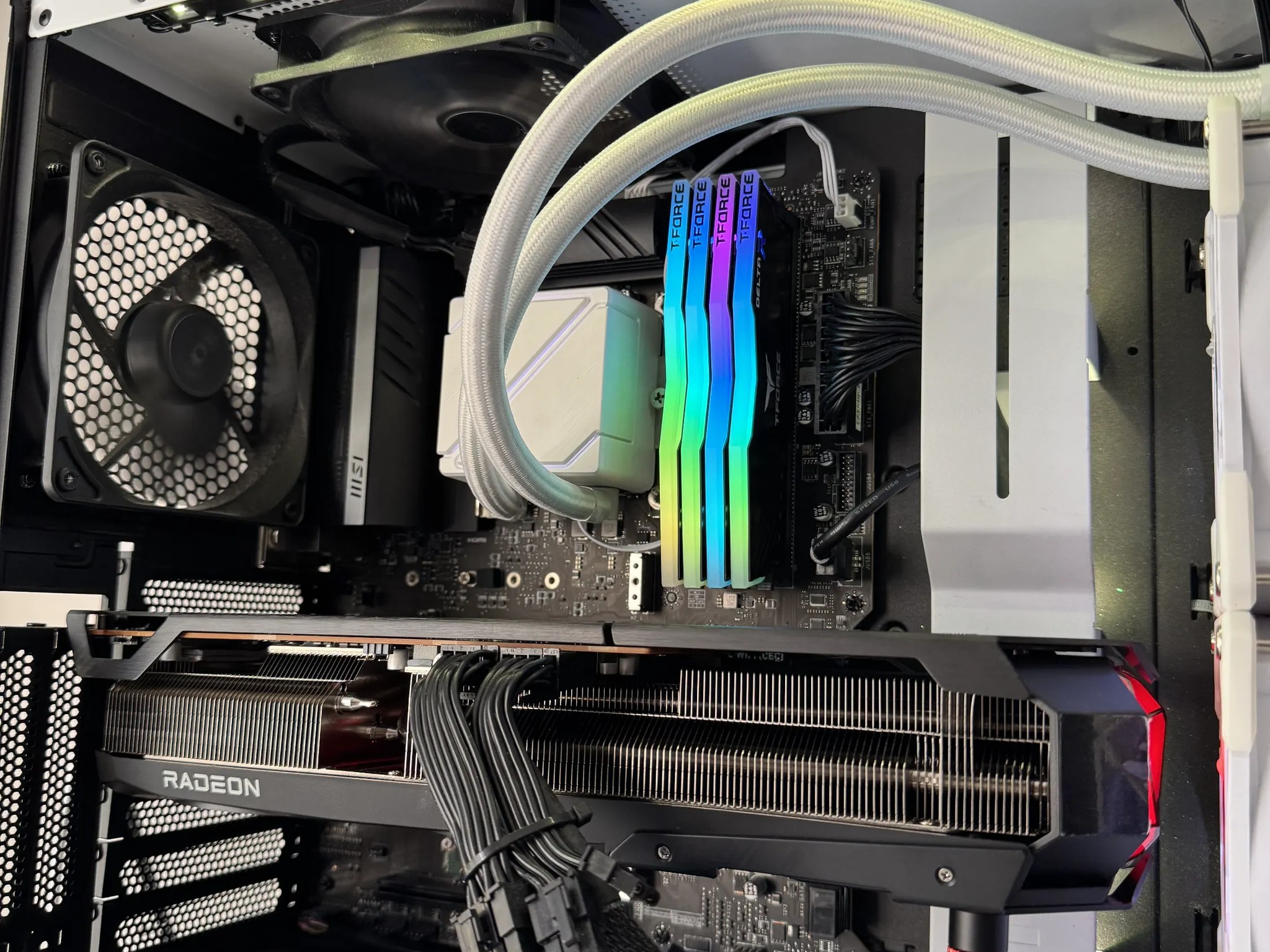 RX 9070 | Intel i9 10900K | 1TB SSD NVMe | 32GB RAM | 1000W PSU
