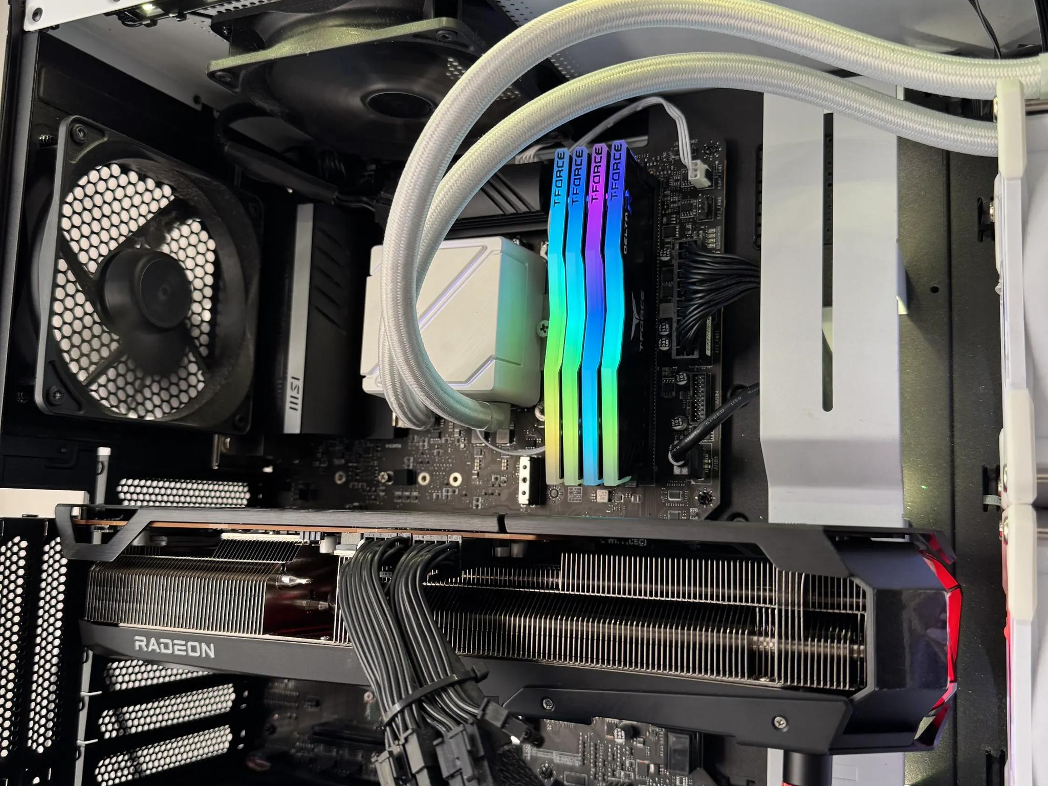 RX 9070 | Intel i9 10900K | 1TB SSD NVMe | 32GB RAM | 1000W PSU