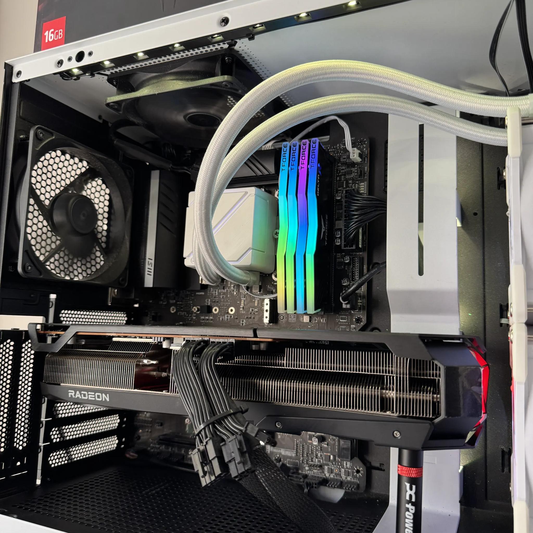 RX 9070 | Intel i9 10900K | 1TB SSD NVMe | 32GB RAM | 1000W PSU