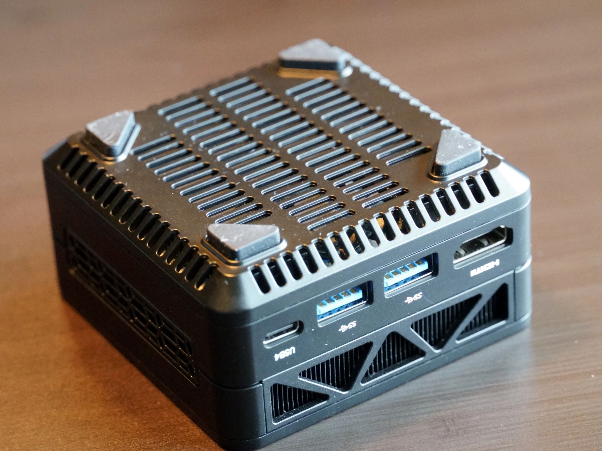 Minisforum EM680 Pocket PC Ryzen 7 6800U