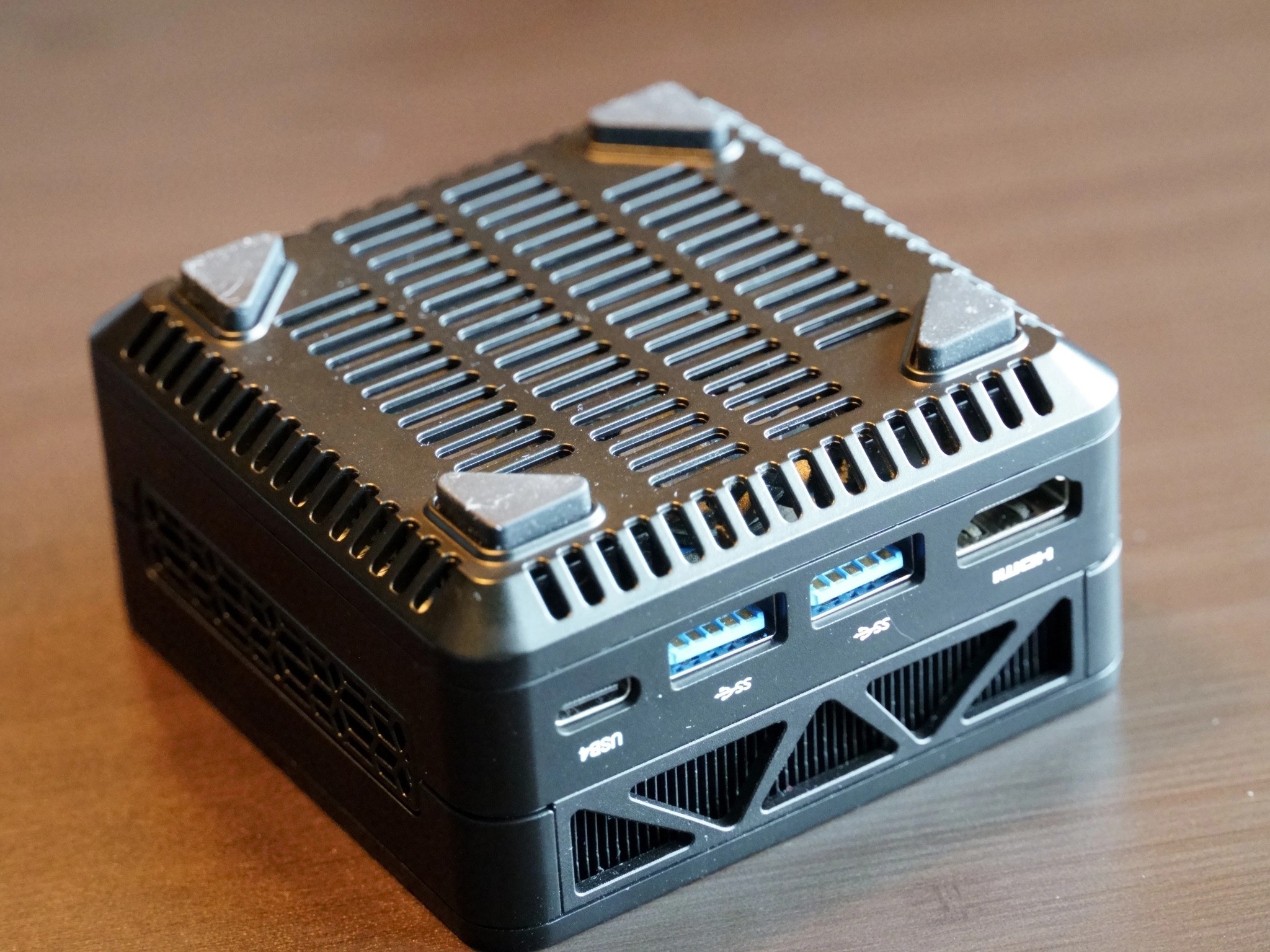 Minisforum EM680 Pocket PC Ryzen 7 6800U