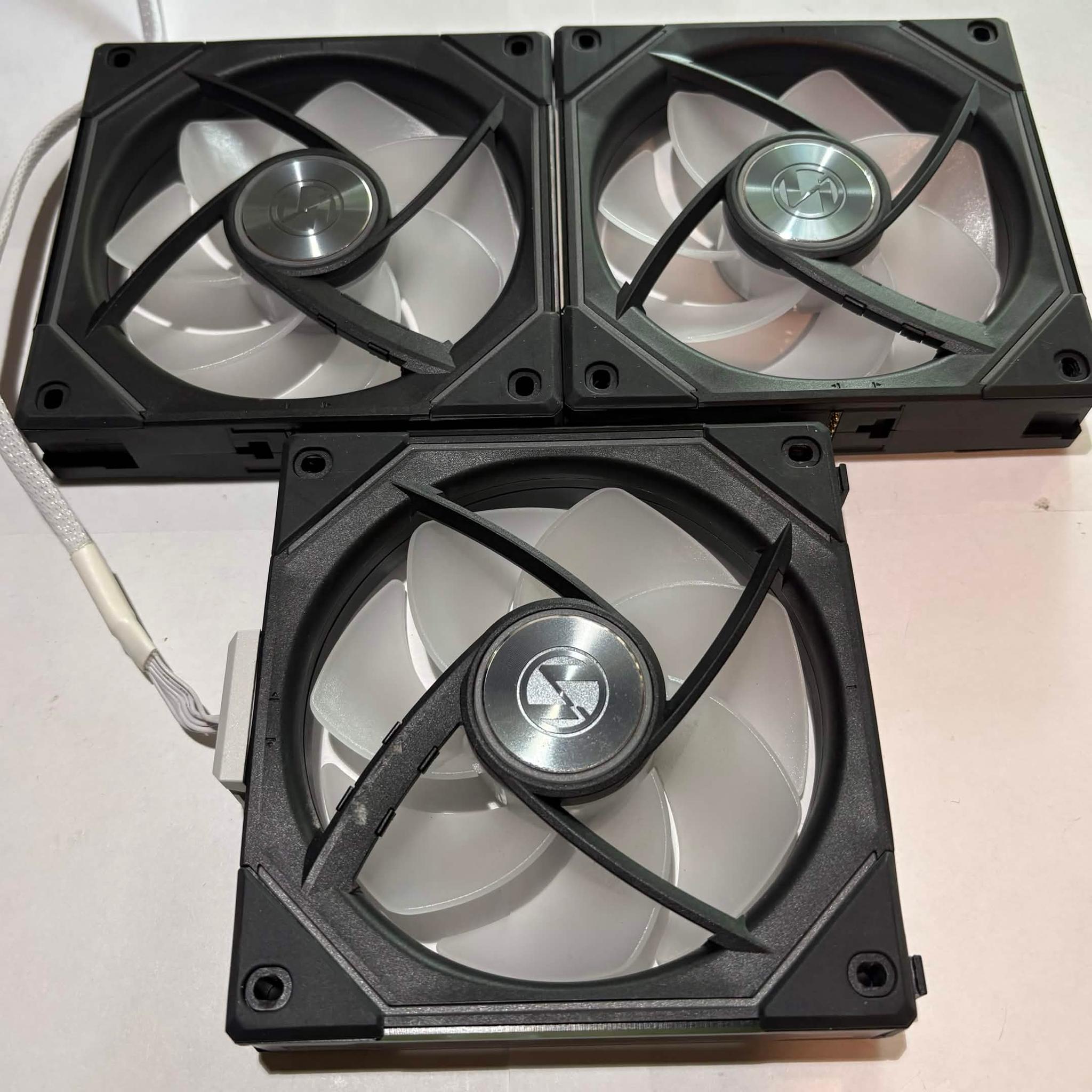 Lian Li UNI FAN SL120 Infinity ARGB PWM Fans - 3 Pack