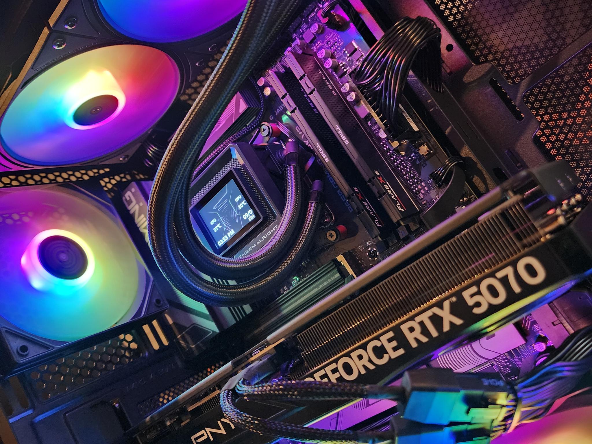Nvidia RTX 5070 / Ryzen 7 9700X / 32GB DDR5 RAM / 1TB NVMe SSD