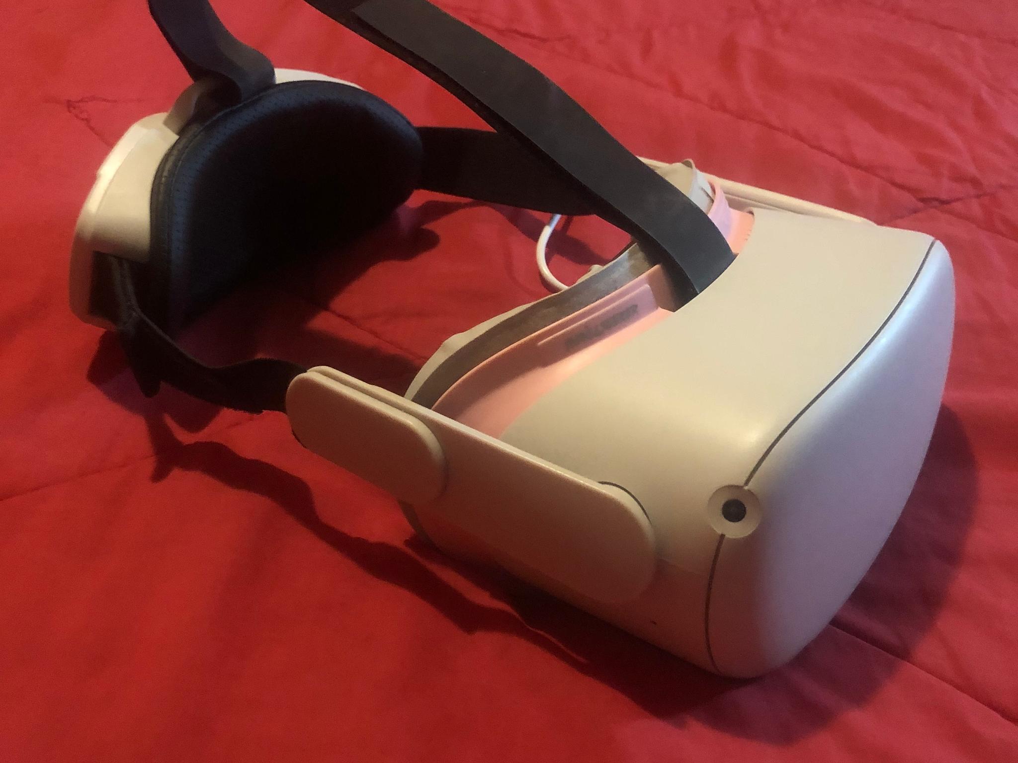 Meta Quest 2 w/ Battery Strap, NO CONTROLLER