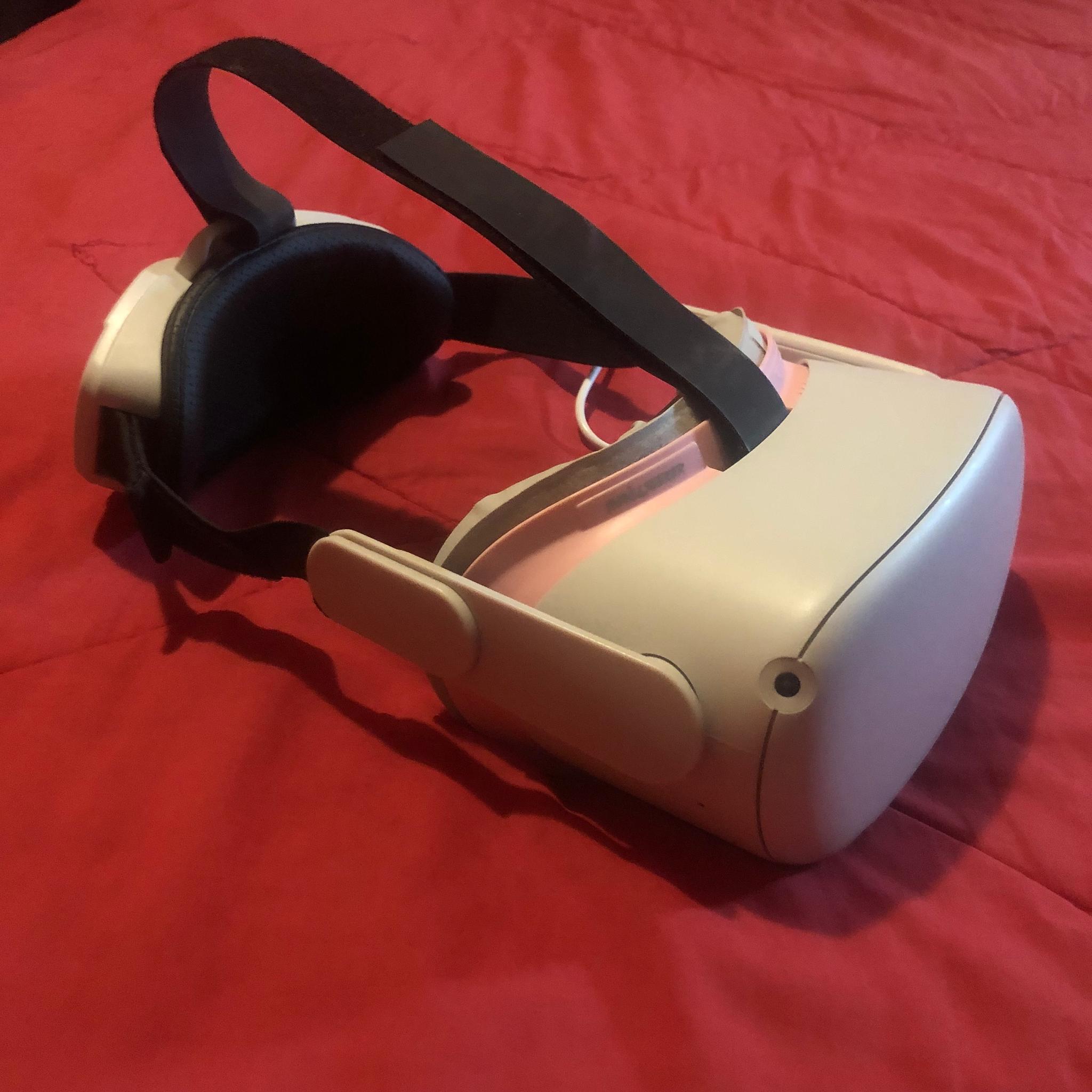 Meta Quest 2 w/ Battery Strap, NO CONTROLLER