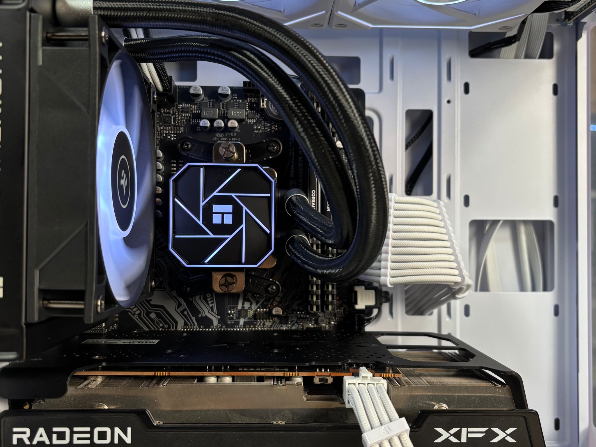 ⚫️⚪️ | Ryzen 5 3600 + RX 6600 8GB | 16GB | WiFi INCLUDED