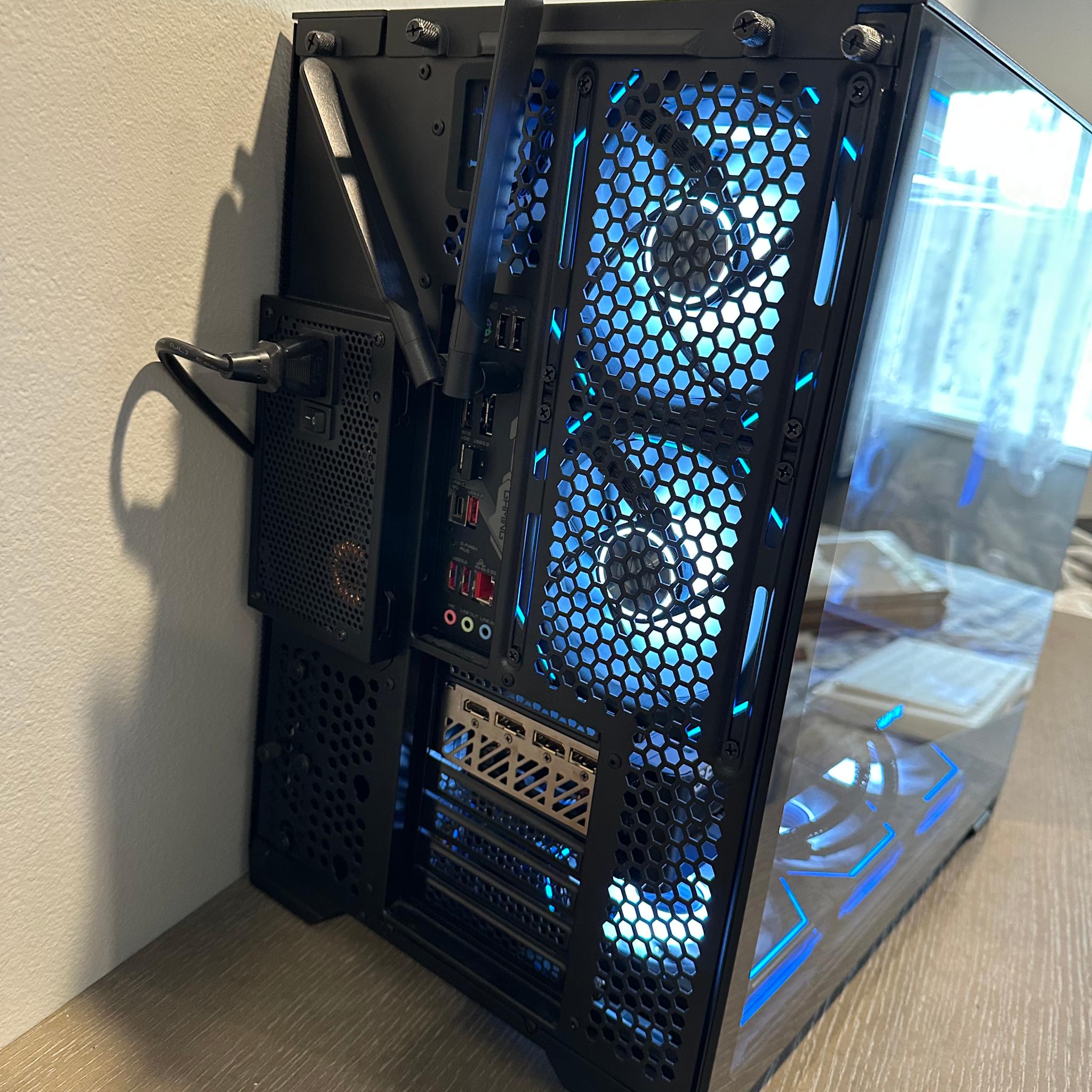 CUSTOM BUILT GAMING PC - RTX 4070 - RYZEN 7 9700X - 32GB DDR5