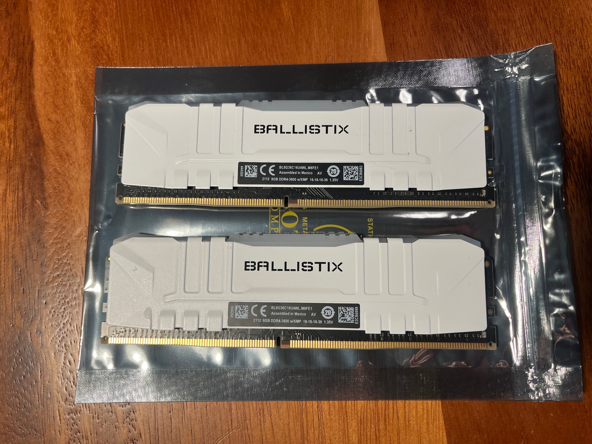 Crucial Ballistix RGB 16GB (2x8GB) RAM DDR4 3600MHz BL8G36C16U4WL.M8FE1