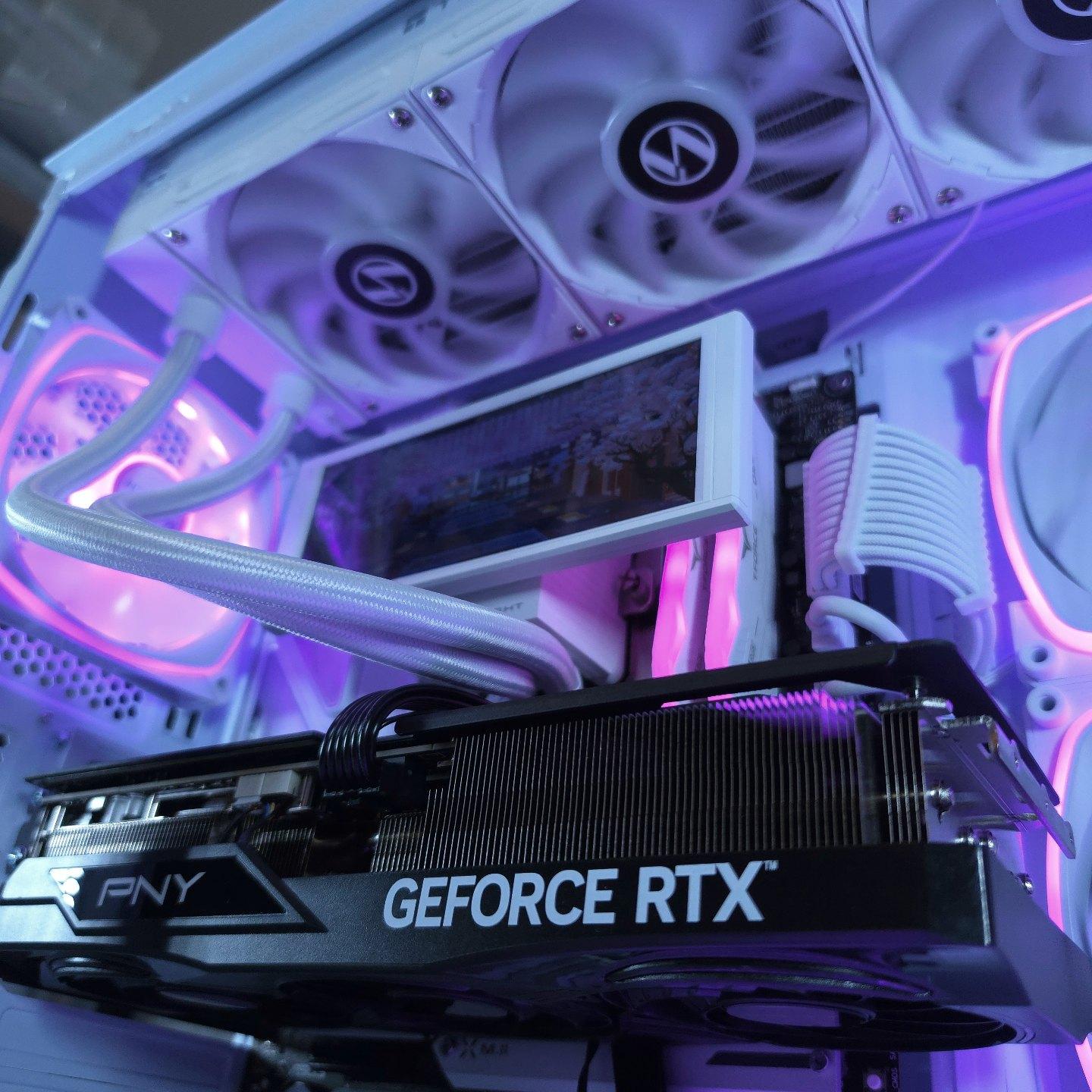 PNY RTX 5070Ti 💜 Ryzen 7 9800X3D