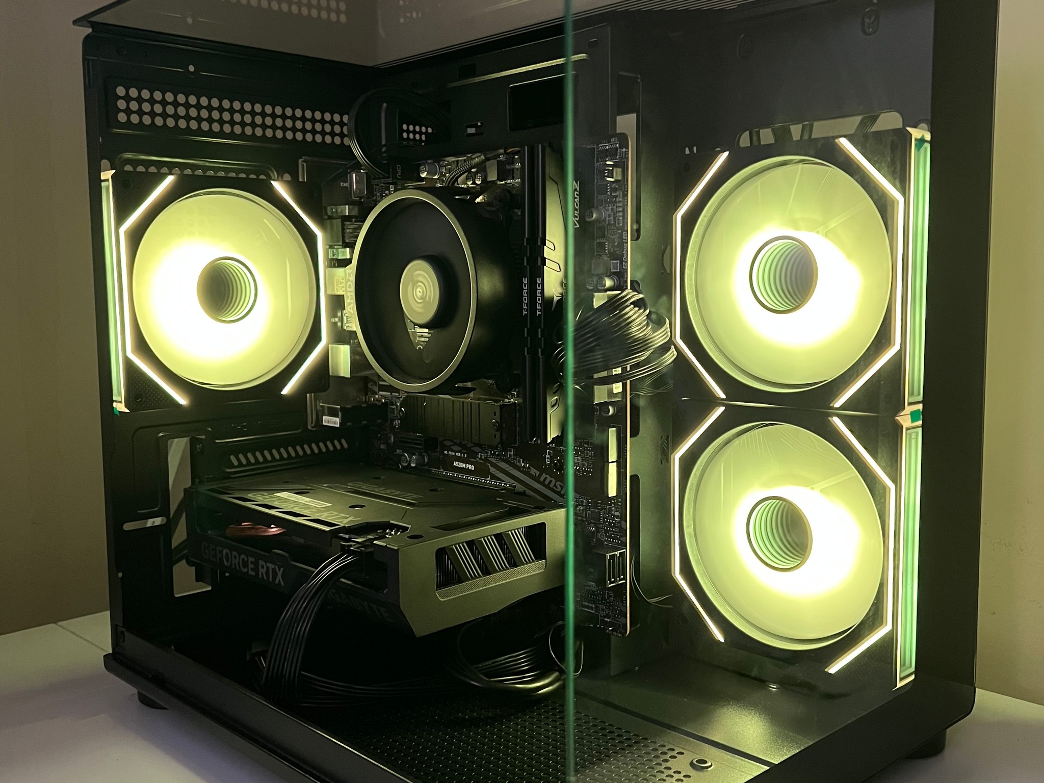 | RTX 4060 | ryzen 5 5500 | 16gb ddr4-3200mhz | 1tb nvme ssd | 1440p/4k gaming mid ranged