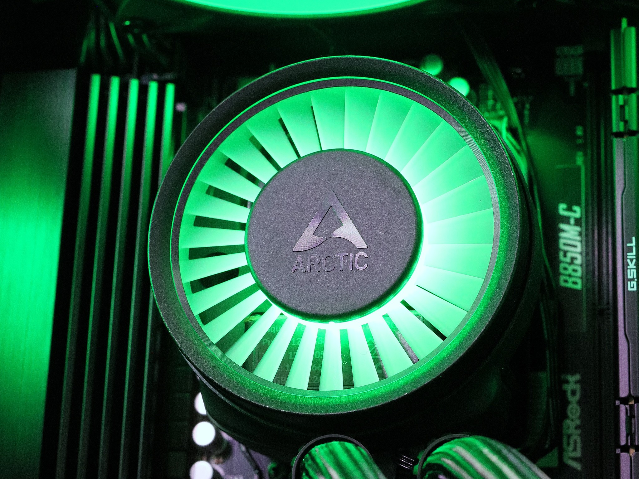 🟩 Arctic Venom ❄️ | Ryzen 5 7500X3D | RTX 5060 Ti 8GB | 16GB DDR5 - 6000 | 1TB NVMe |