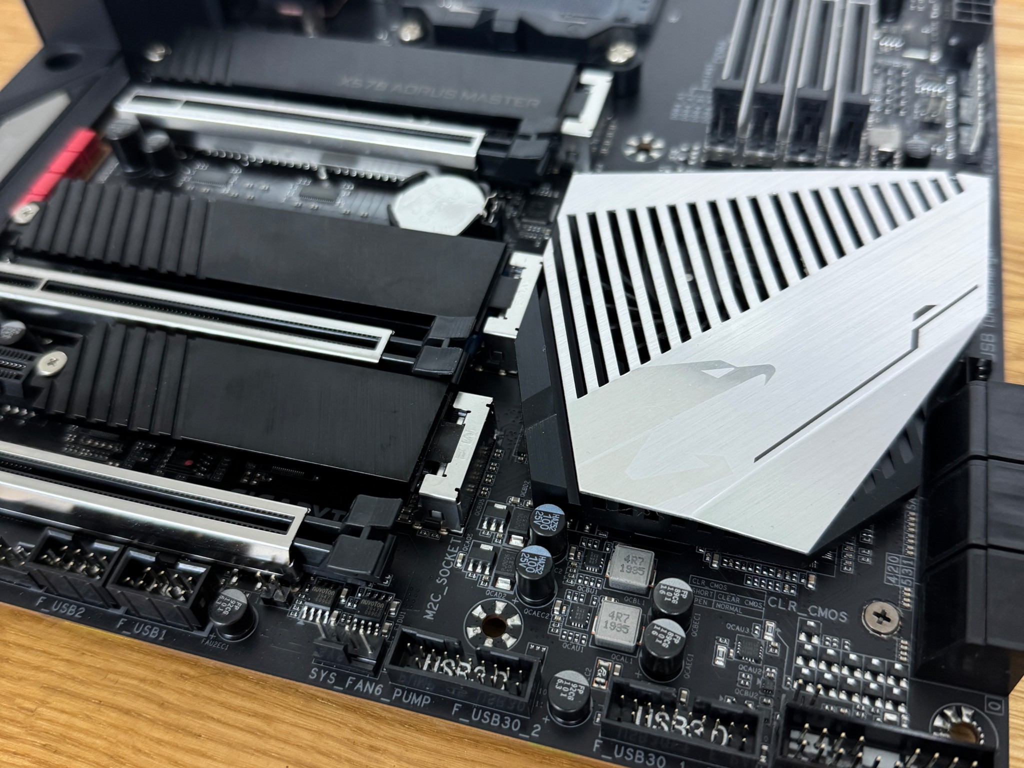 GIGABYTE X570 AORUS Master 6x SATA III DDR4-3200 PCIe 4.0 Motherboard