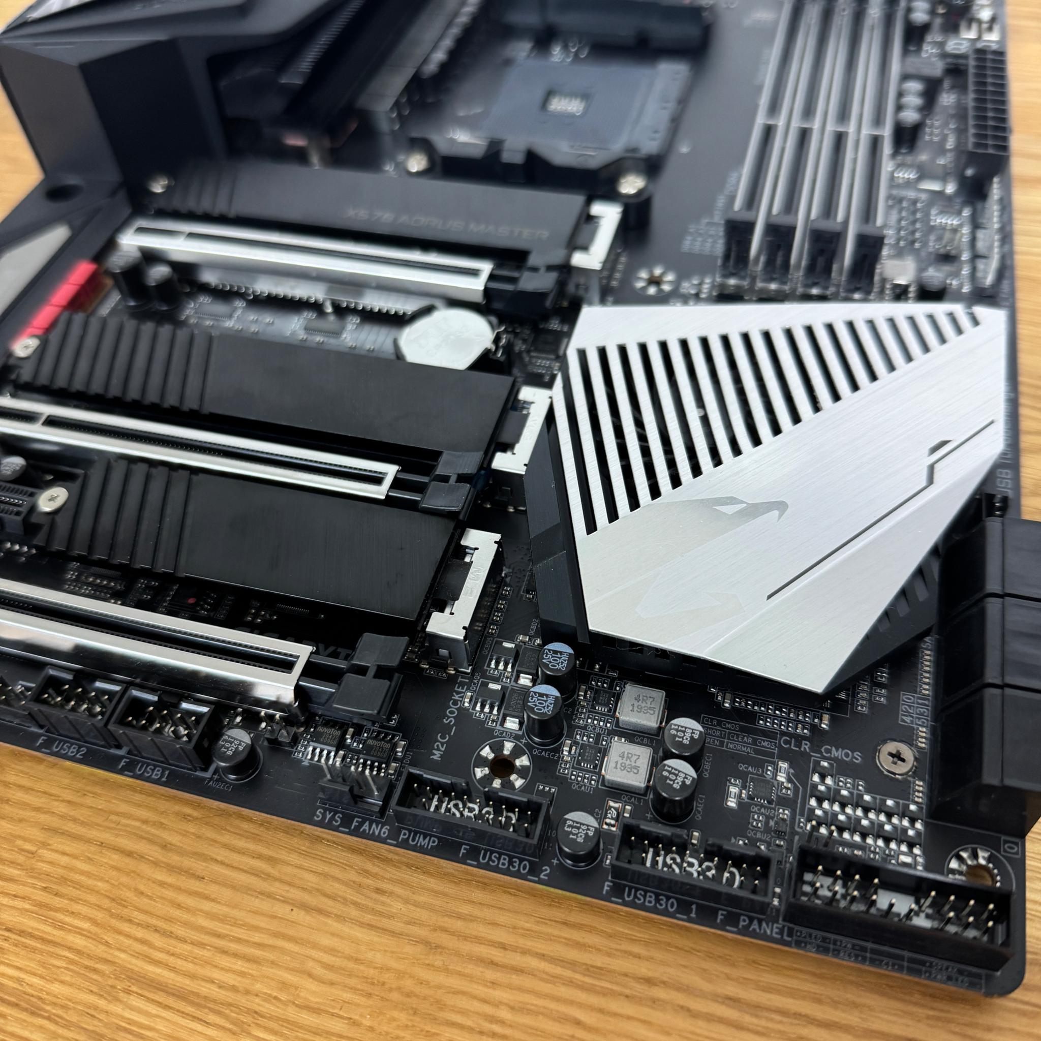 GIGABYTE X570 AORUS Master 6x SATA III DDR4-3200 PCIe 4.0 Motherboard