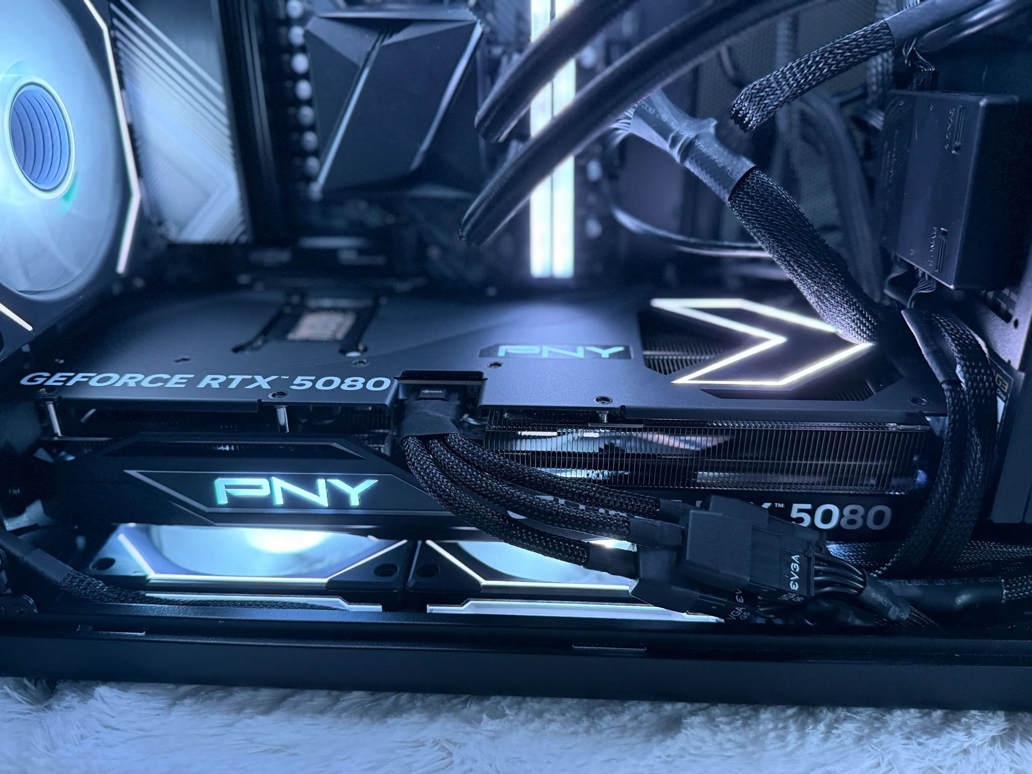 4K Streaming PC - The White Sentinel | RTX 5080 OC | 7950X3D | 32GB DDR5 | 2TB NVME SSD | 1000W Gold