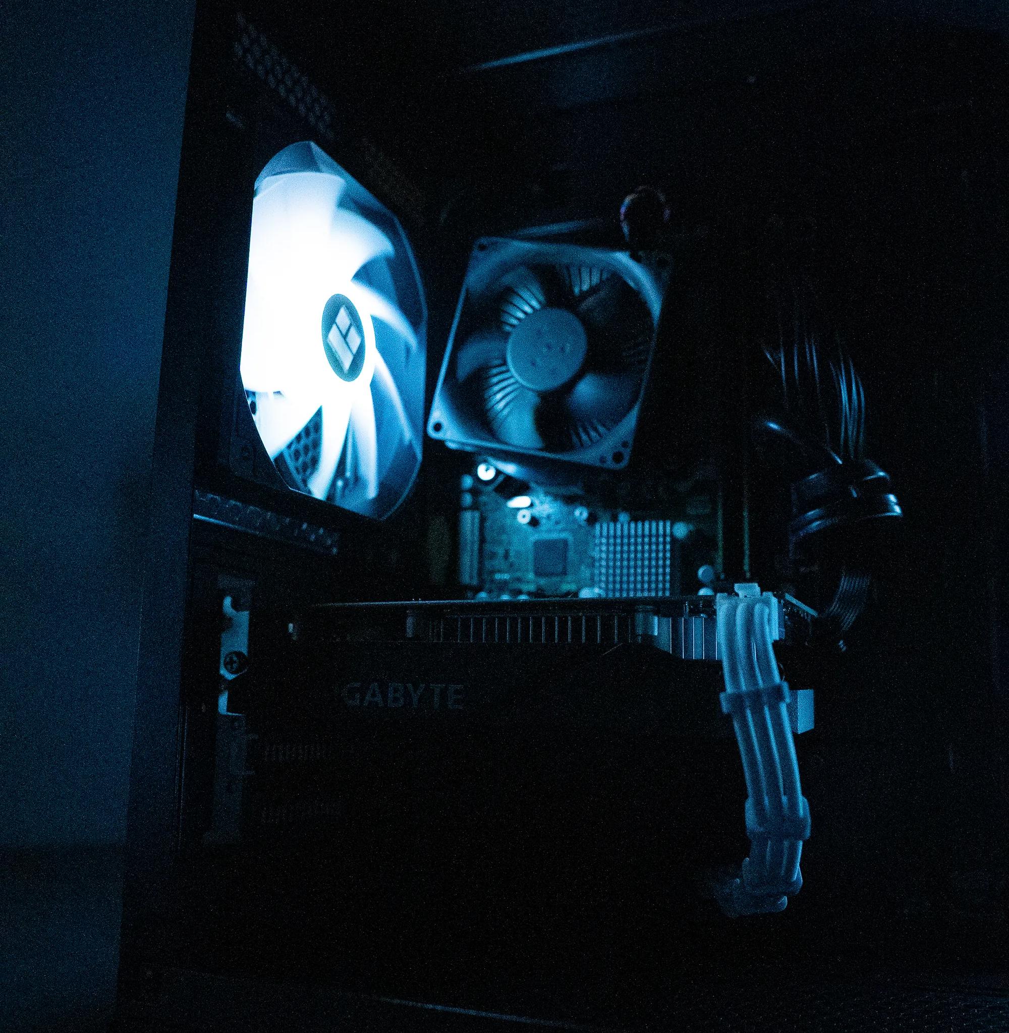 ⛈️❄️ | GTX 1650 SUPER OC | INTEL i7 4790 | 16GB RAM | 1TB | Arctic Snow