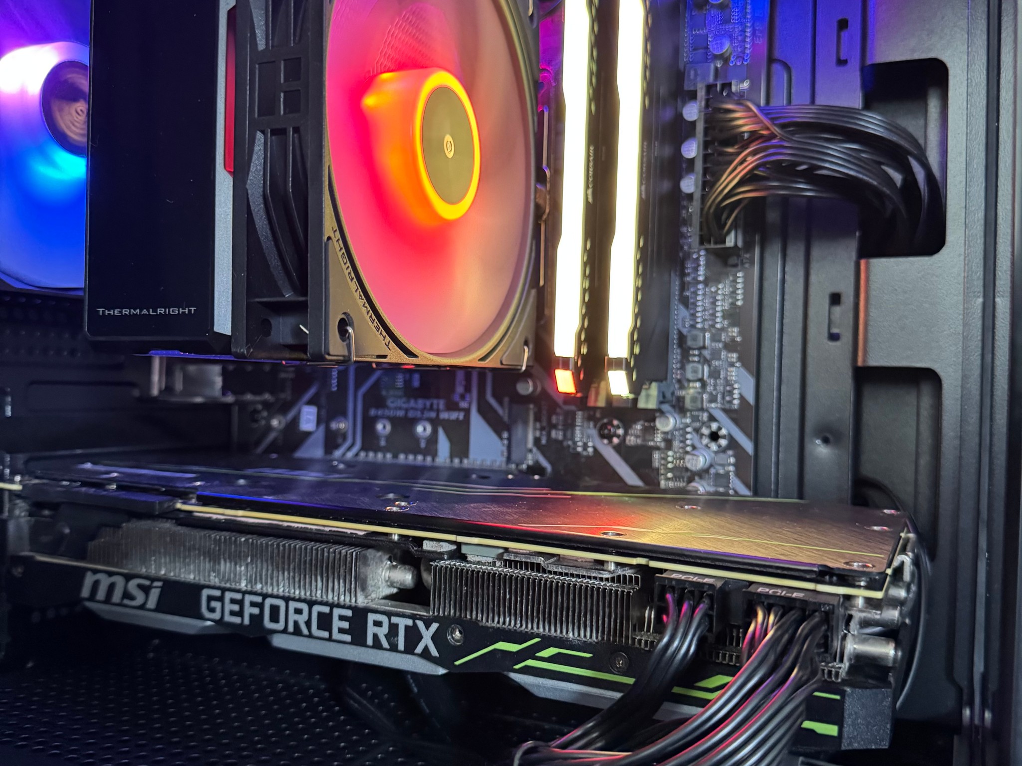 RTX 2080 / AMD Ryzen 7 3700X / 16GB DDR4 / 240GB SSD + 2TB HDD