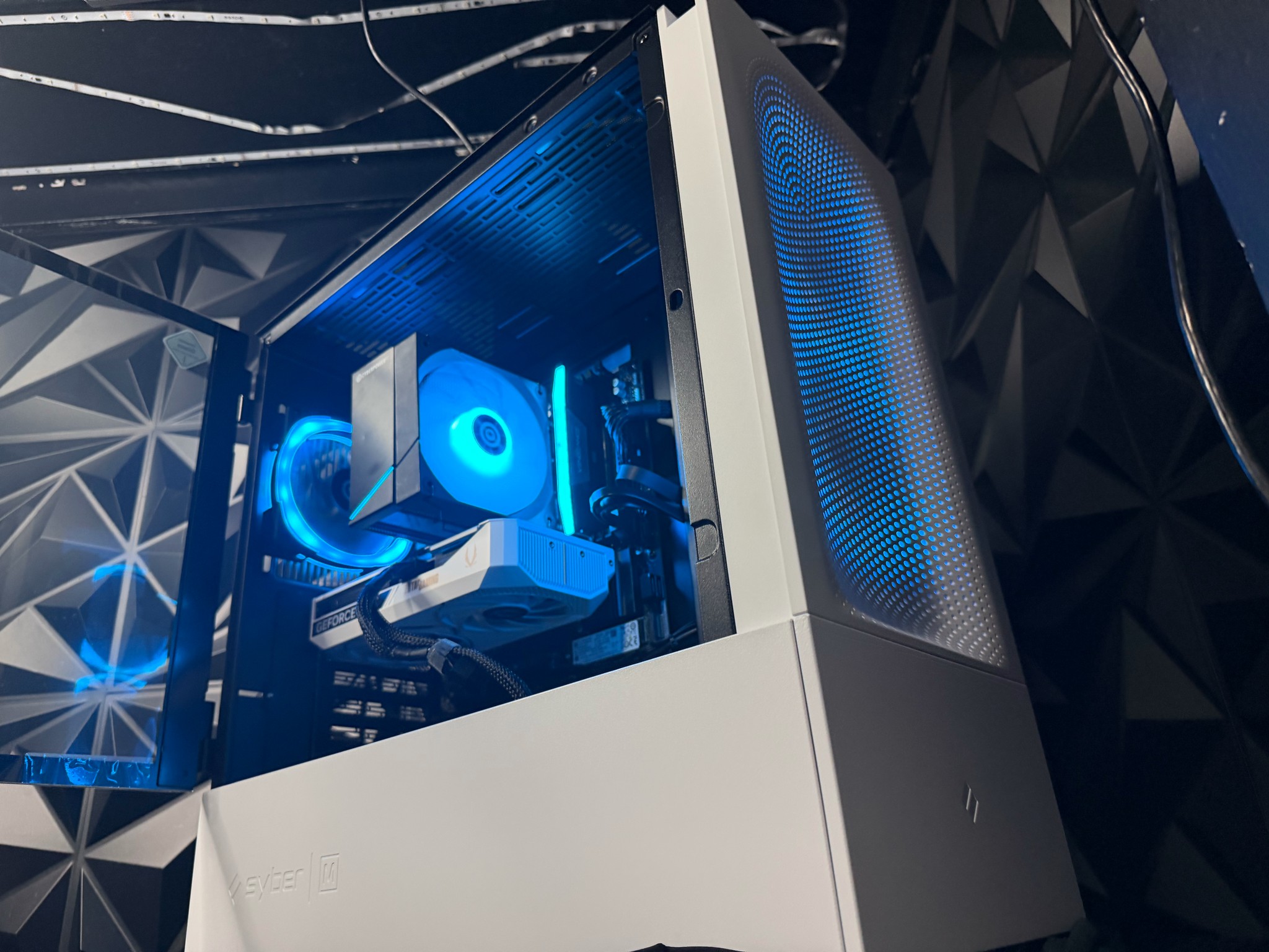 ⚡🌐 CYBER REMIX Ti 🌐⚡Ryzen 5 8400F| RTX 5060Ti| 16 GB DDR5| 750GB NVMe| 1000W PSU
