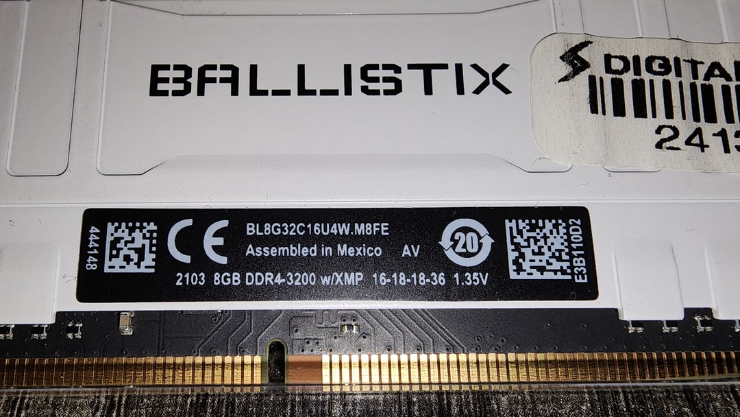 Crucial Ballistix 16 GB (2 x 8 GB) DDR4-3200 - White | Jawa