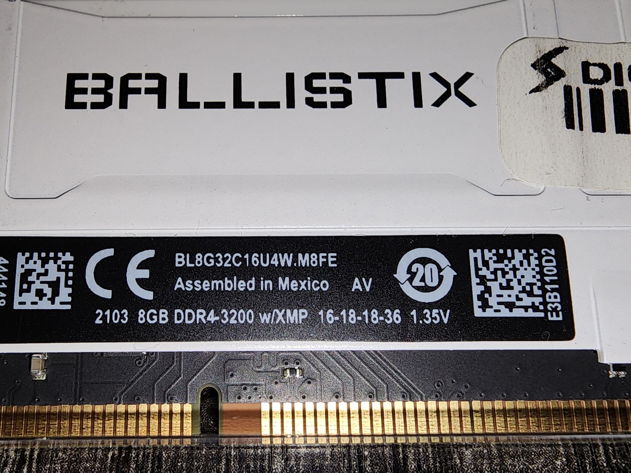 Crucial Ballistix 16 GB (2 x 8 GB) DDR4-3200 - White