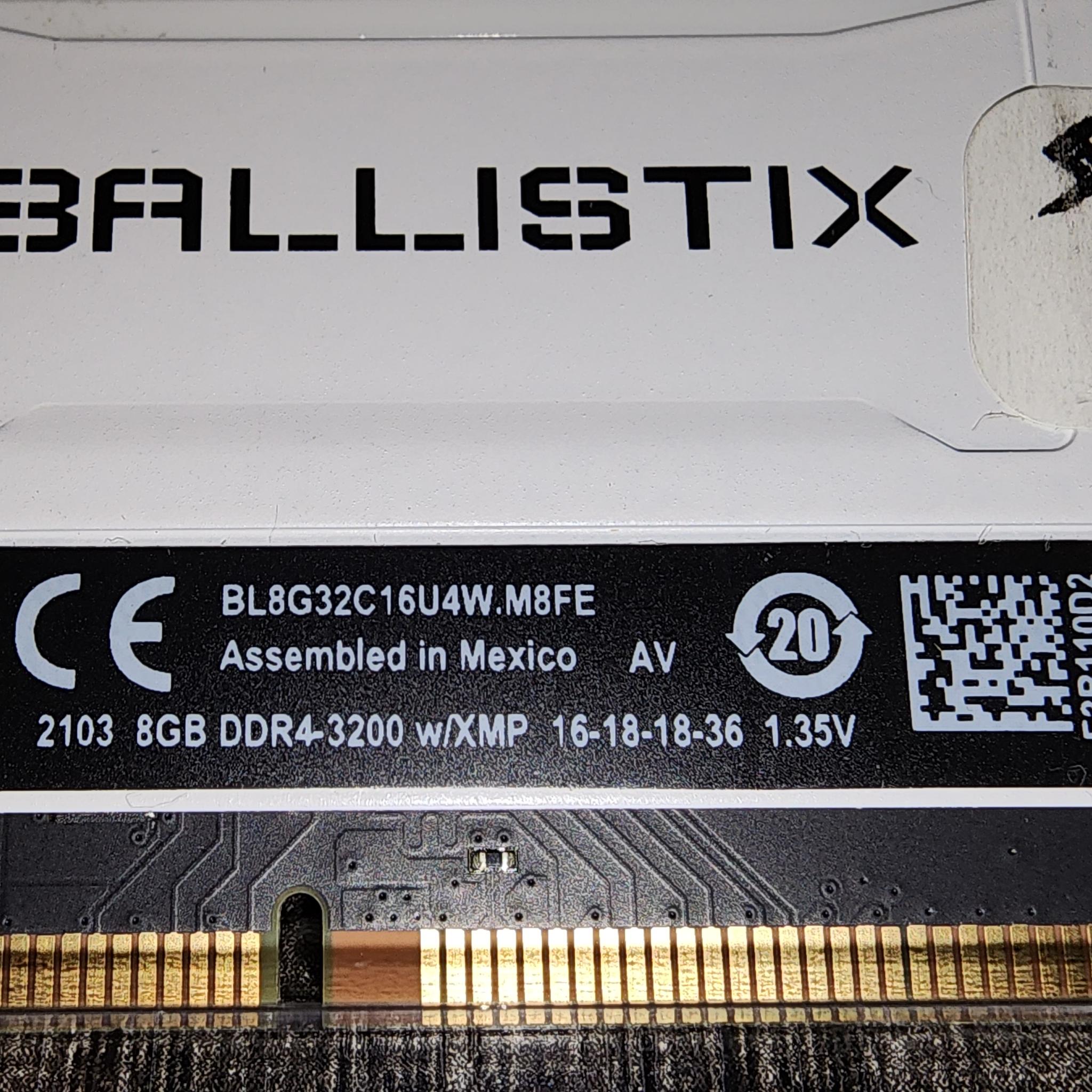 Crucial Ballistix 16 GB (2 x 8 GB) DDR4-3200 - White