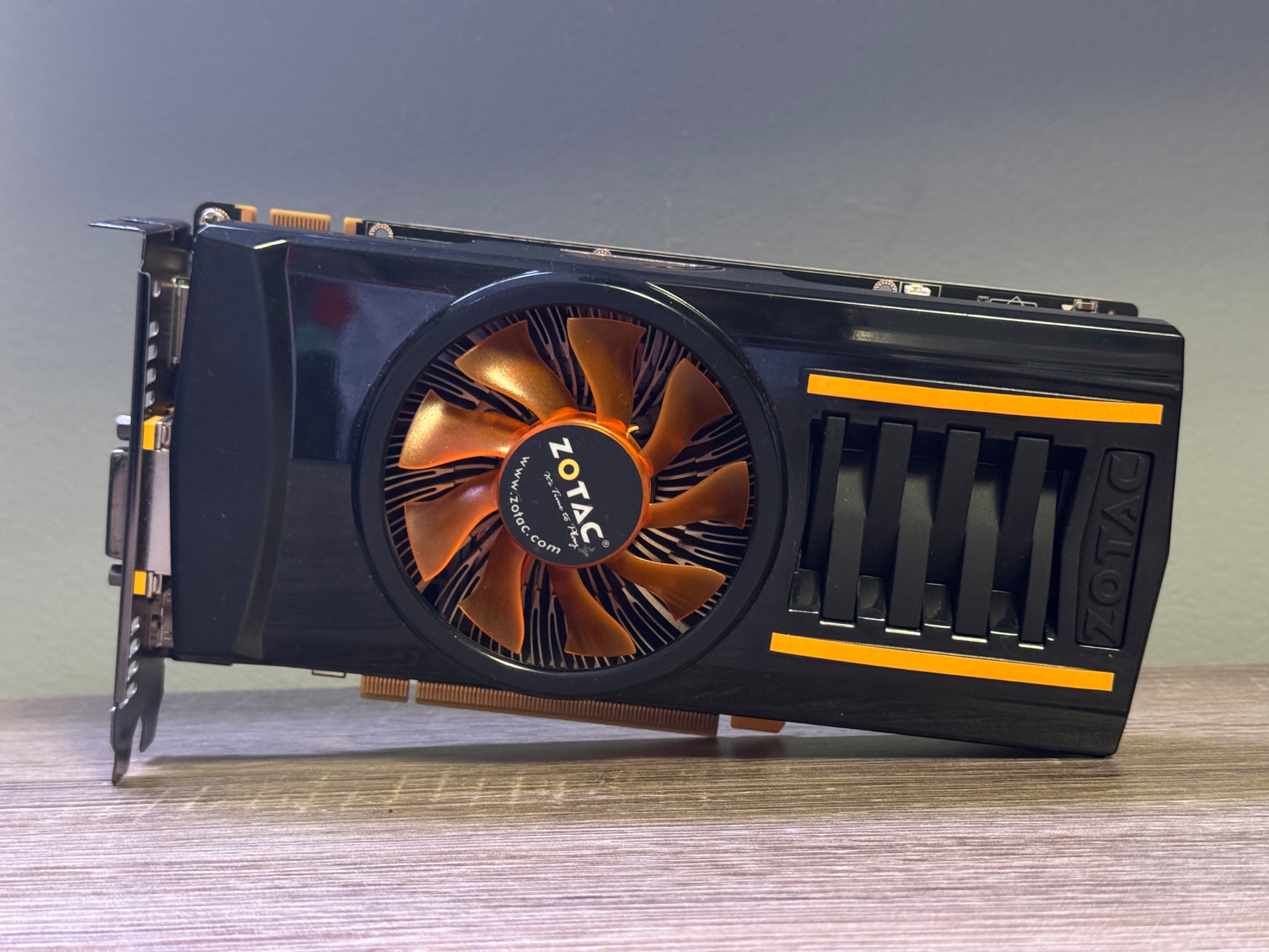 Zotac GTX460 AMP Edition 2GB!! DDR5 HDMI DVI & DP Works