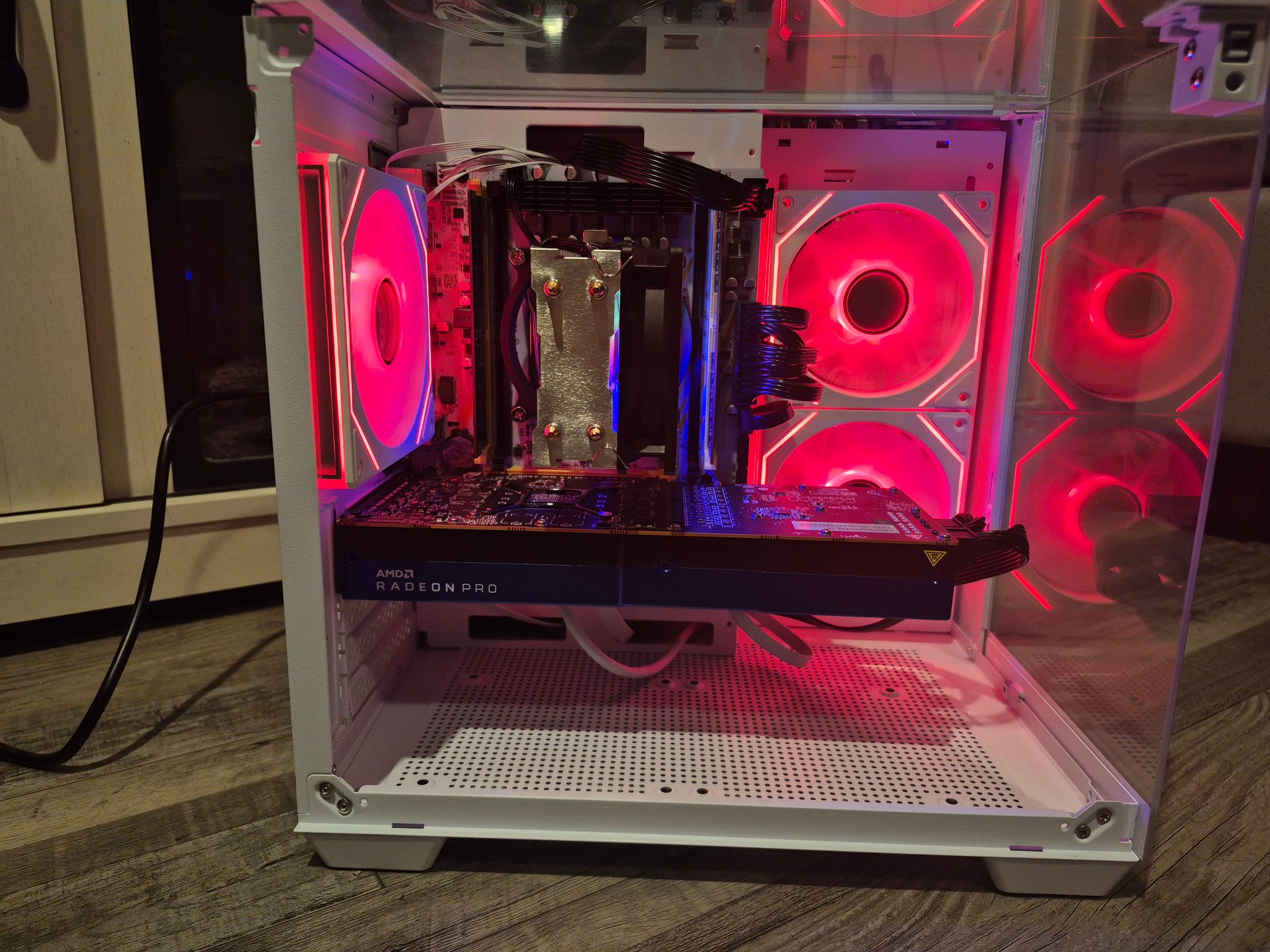 Xeon 8 Core, 16GB DDR4, 8GB AMD, 512GB SSD, Win11