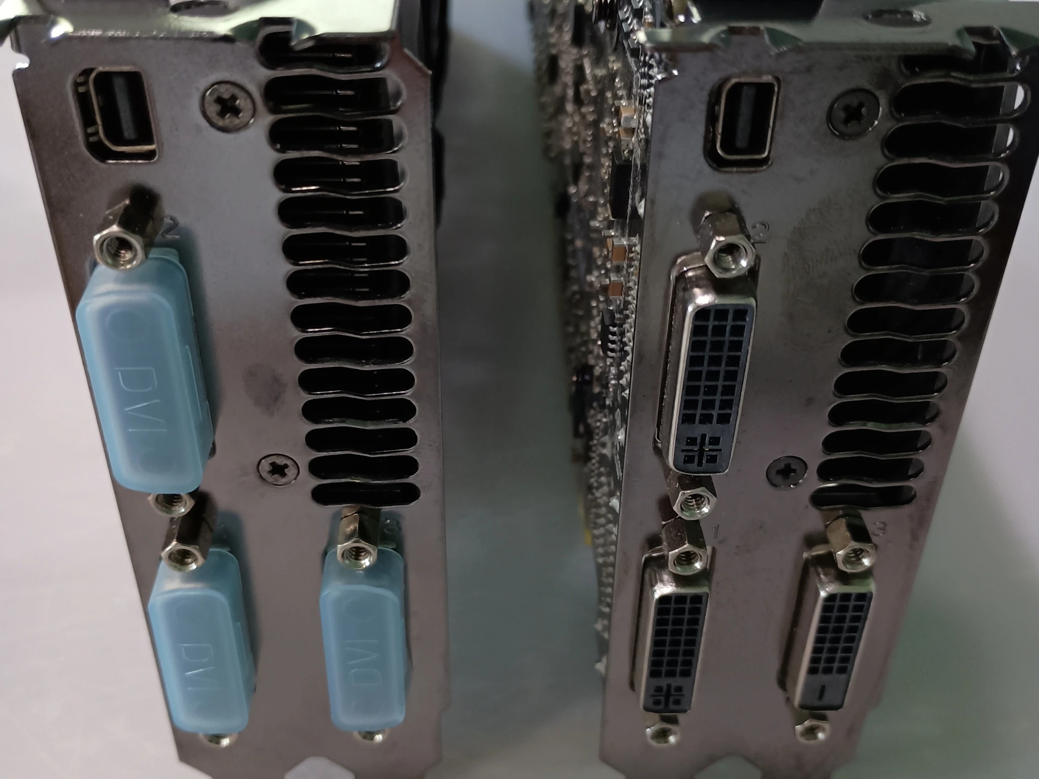 Two GTX 690 GPUs for Quad SLI (with SLI bridge). Tested, works well.