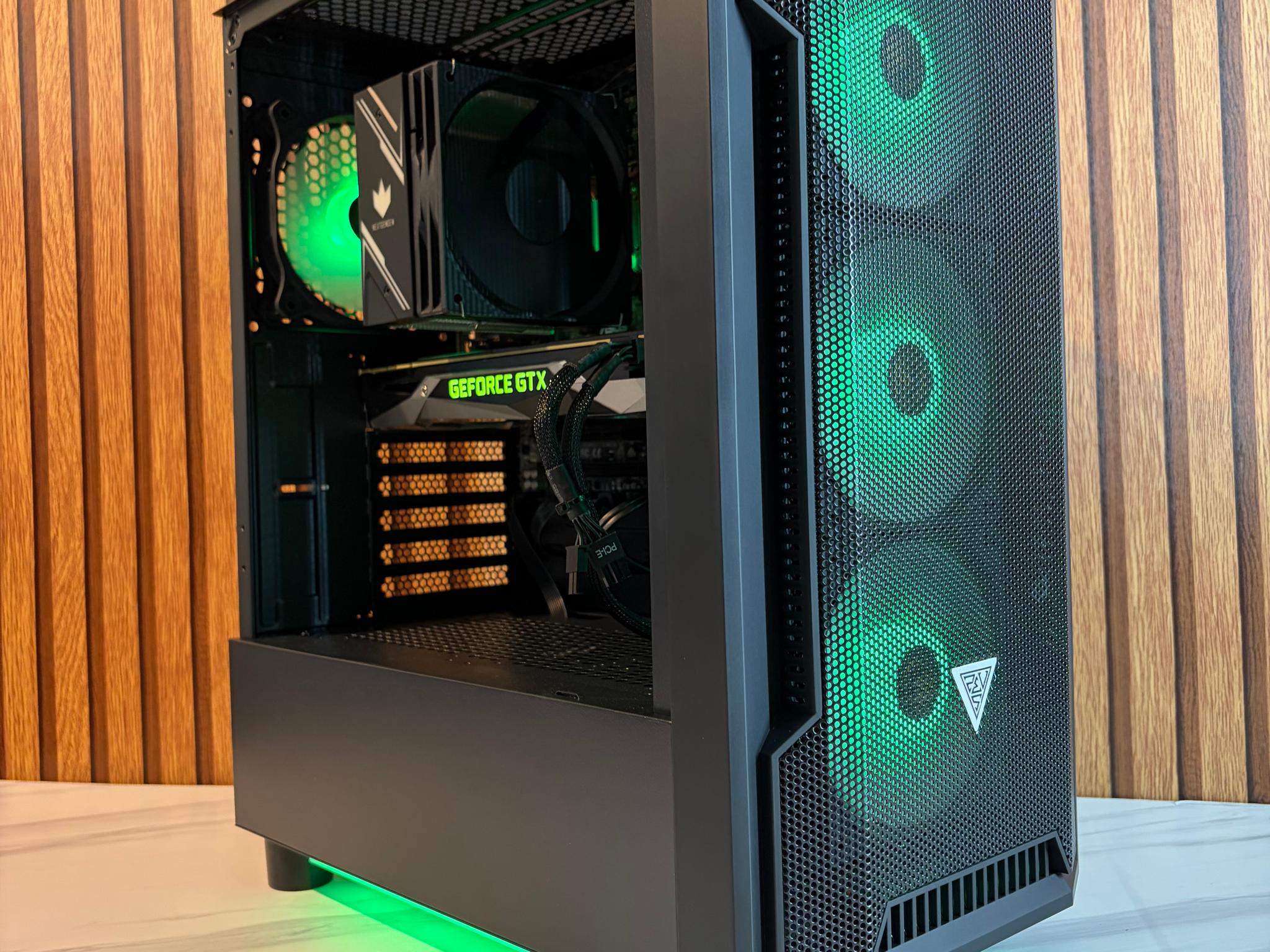 GTX 1080 | I5 7400 | 16GB DDR4 | 500GB SSD