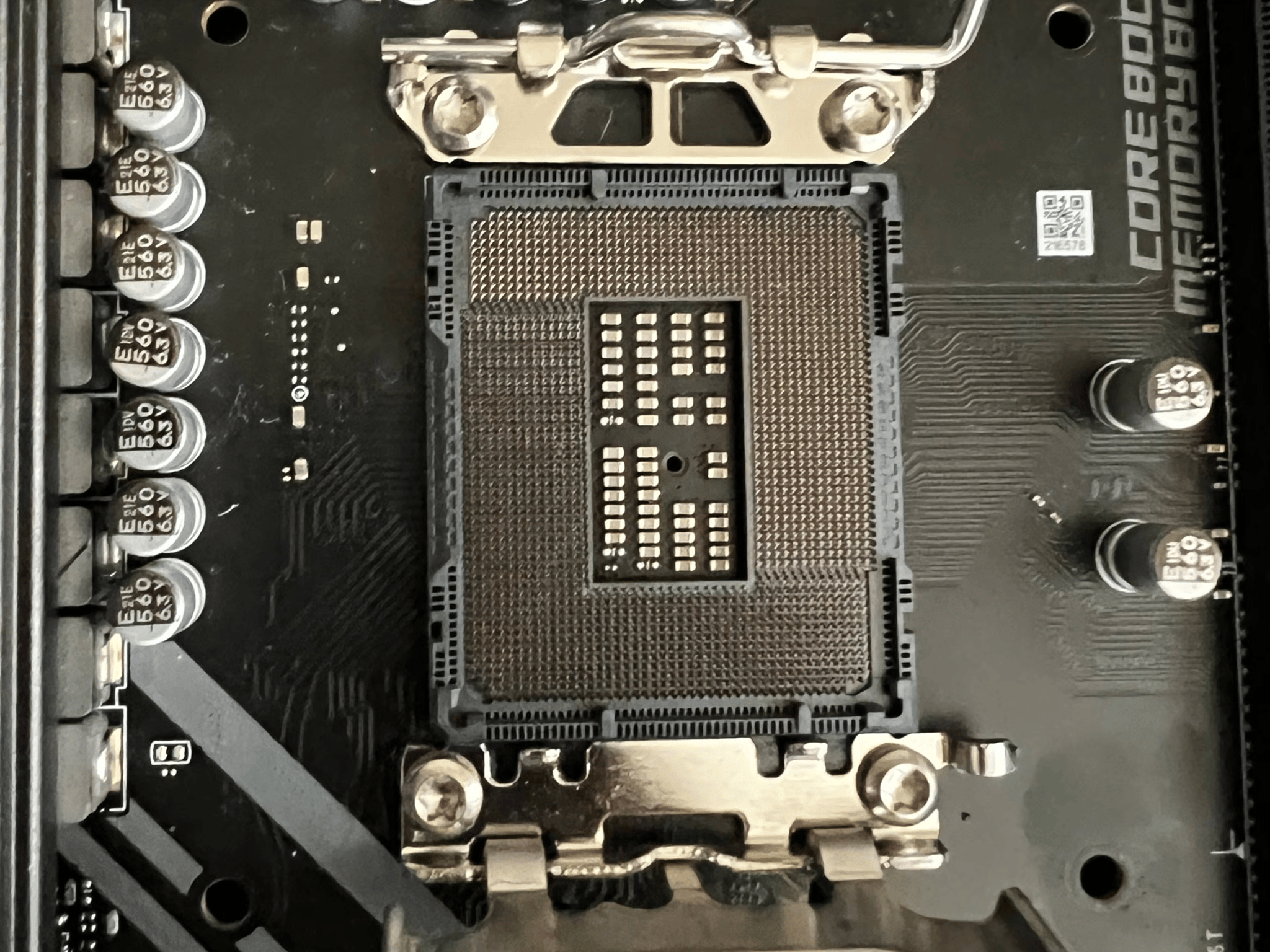 MSI Z690 Edge WiFi DDR4 Motherboard (READ DESCRIPTION)