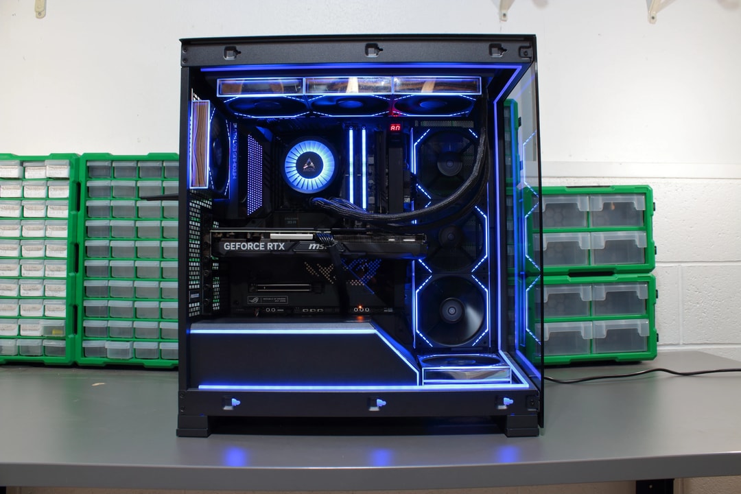 4070TiS | 13900K | 64GB DDR5 | 2TB NVME | Jawa