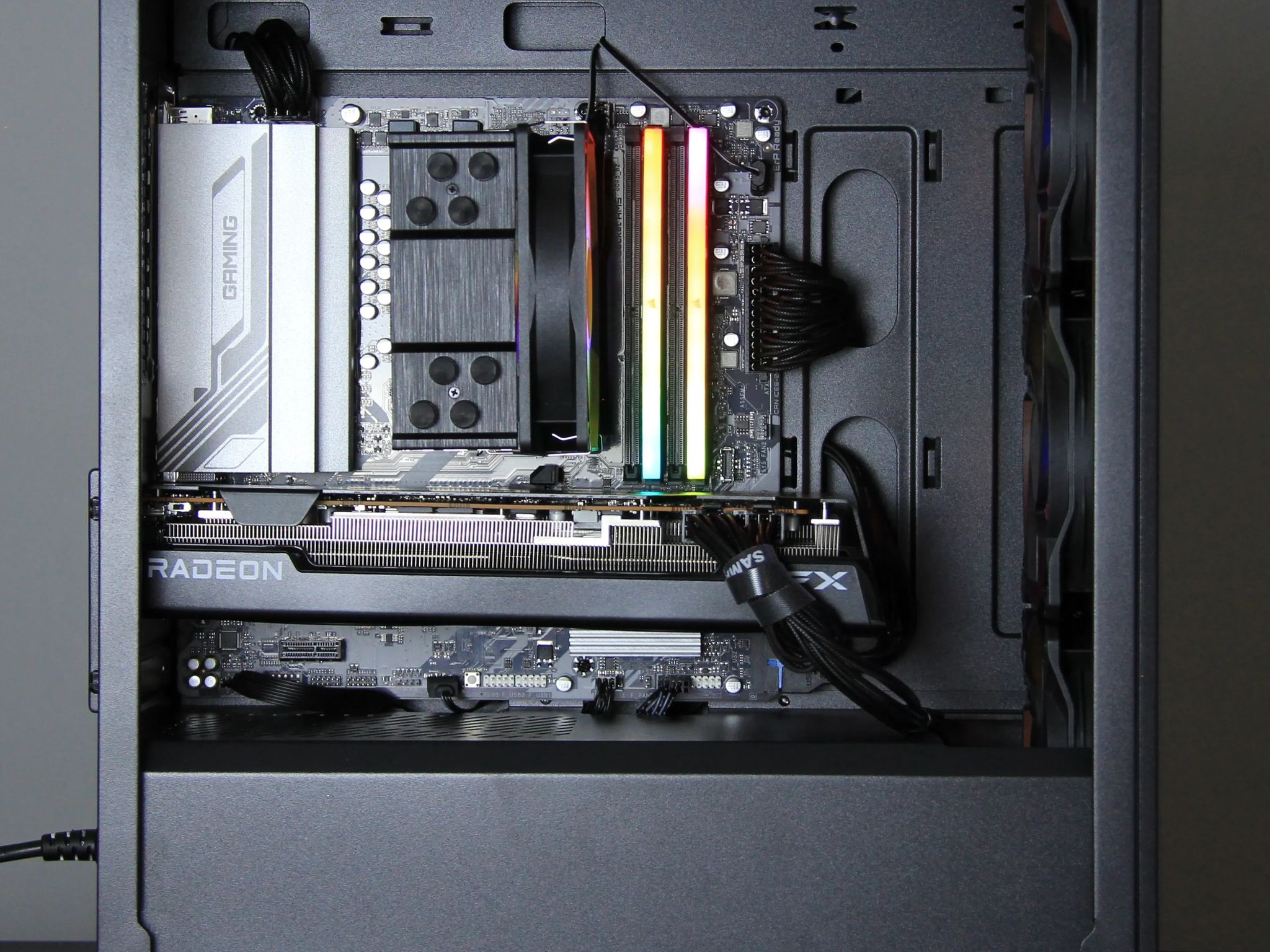 SLEEK POWERHOUSE: RYZEN 9600X + RX 7700 XT BUILD! ⚡️
