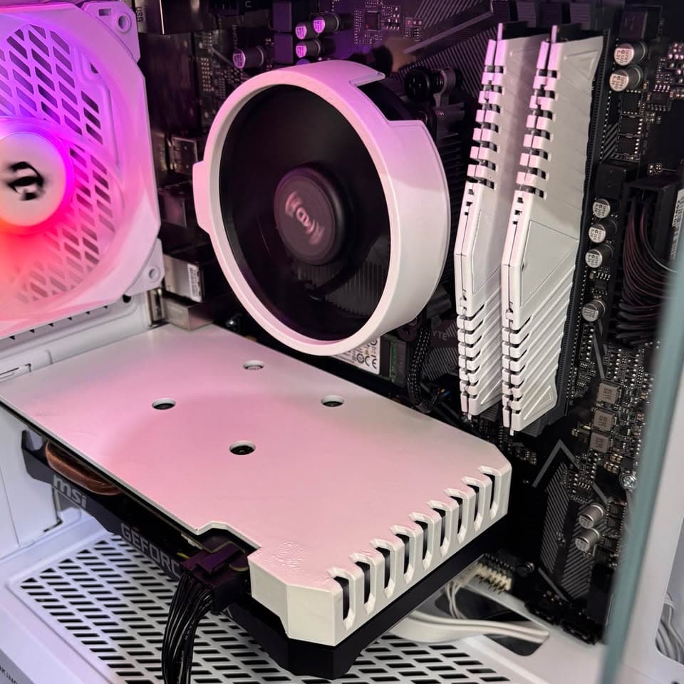 White Gaming PC (GTX 1660 6B + AMD Ryzen 5 3600 + 16GB DDR4 + SSD)