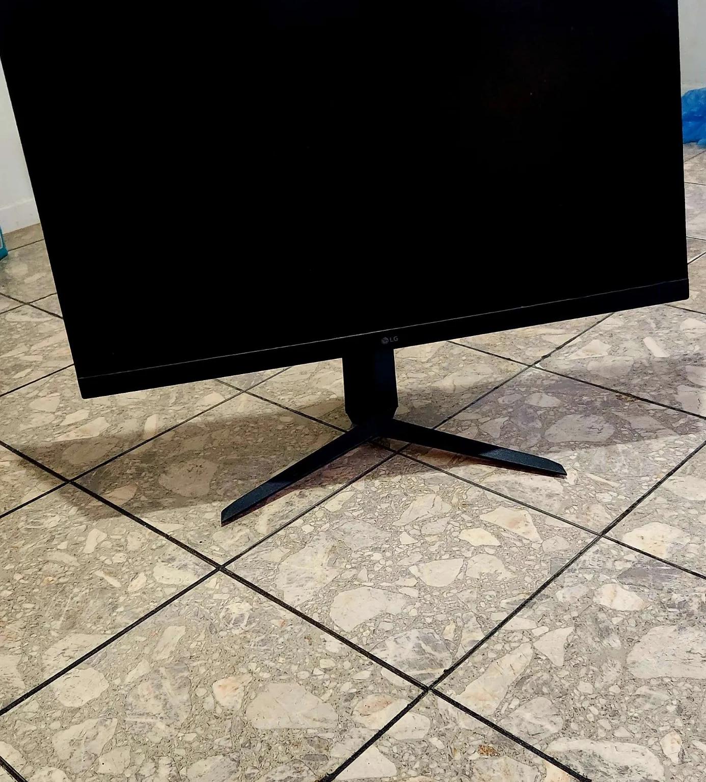 LG 32GN650-B Ultragear Gaming Monitor 32” QHD (2560 x 1440) Display, 165Hz Refresh