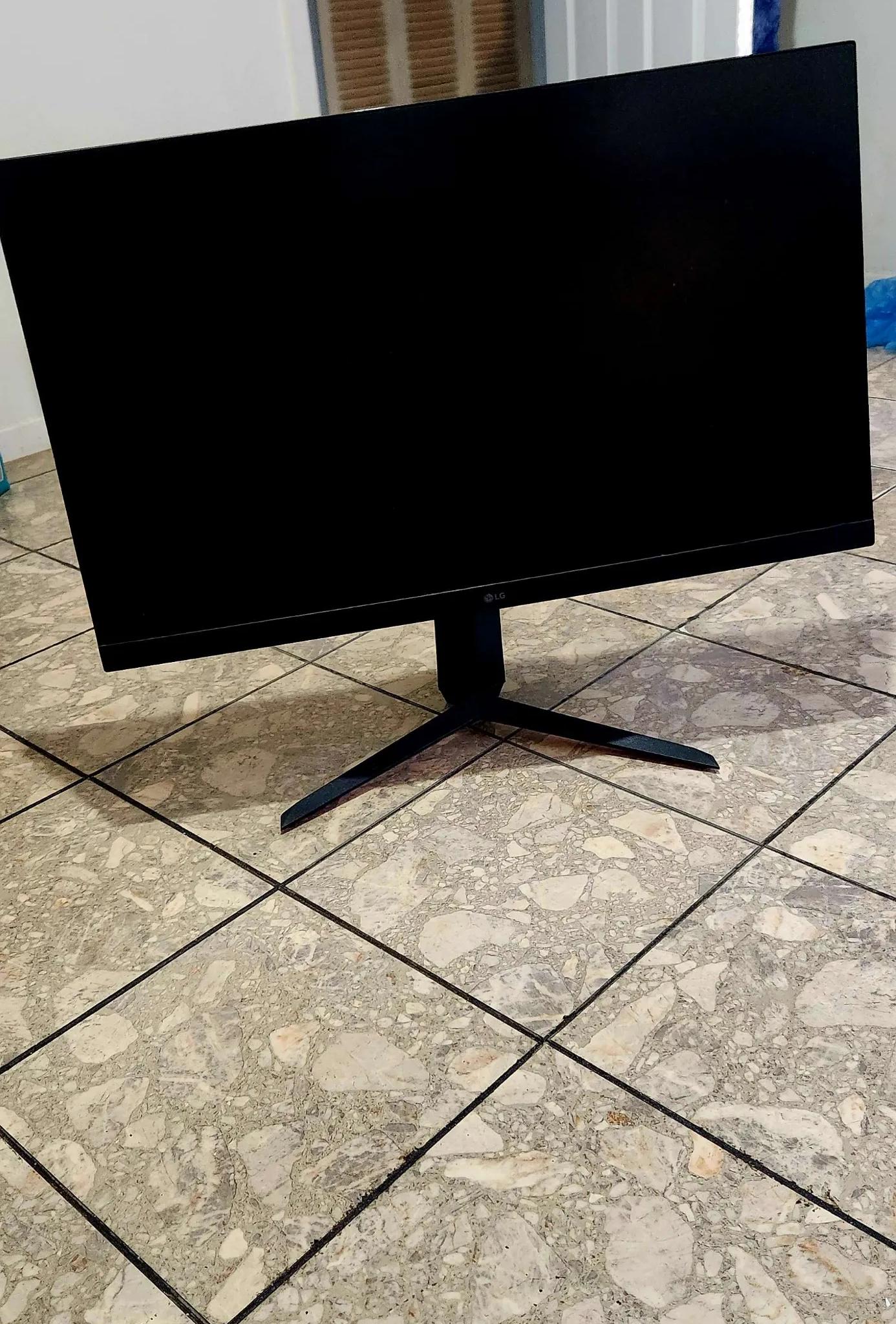 LG 32GN650-B Ultragear Gaming Monitor 32” QHD (2560 x 1440) Display, 165Hz Refresh