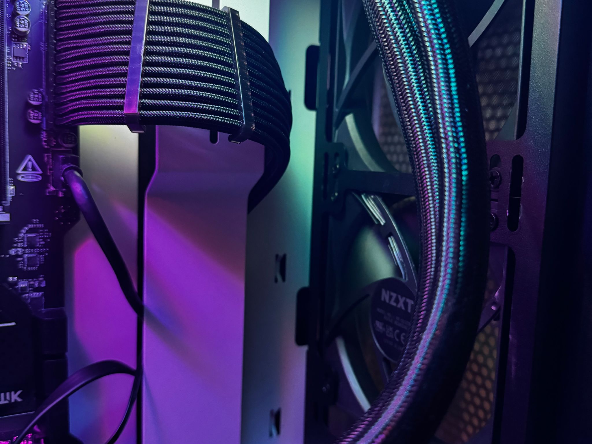 🥛OREO BEAST⚫| R7 5800X3D | NVIDIA 3060 | 1TB SSD | 32GB DDR4 | WIN 11 | BT/WIFI
