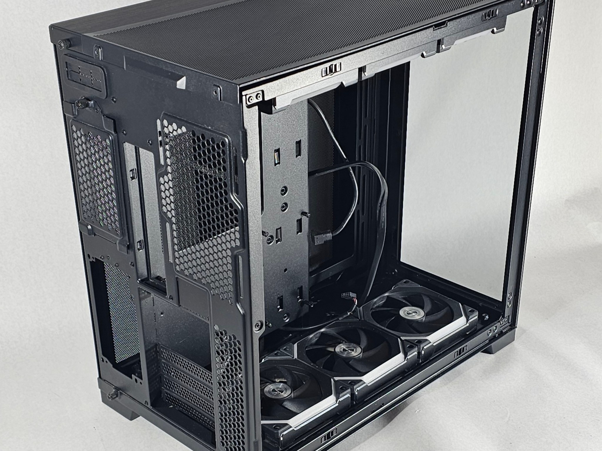 Lian Li PC Case 489 w\ Tempered Glass and 6 RGB Fans